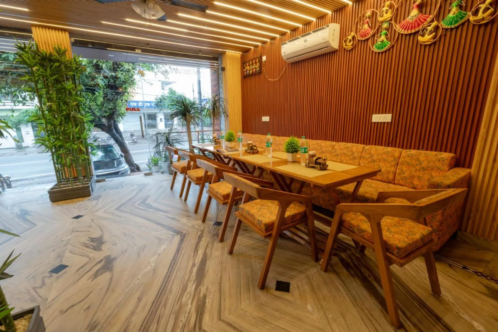 Restaurant/places to eat in Hotel Relax Inn Ganga Rishikesh