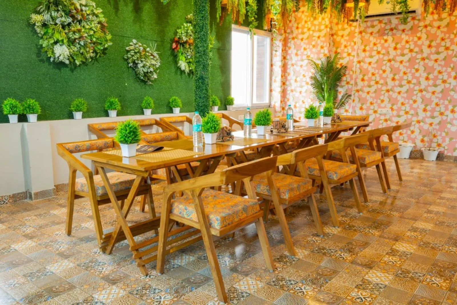 Restaurant/places to eat in Hotel Relax Inn Ganga Rishikesh