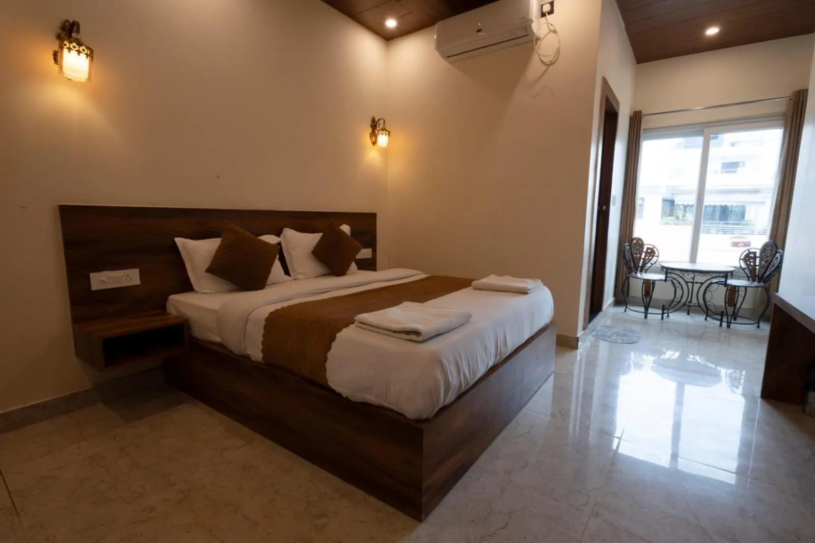 Bed in Hotel Relax Inn Ganga Rishikesh