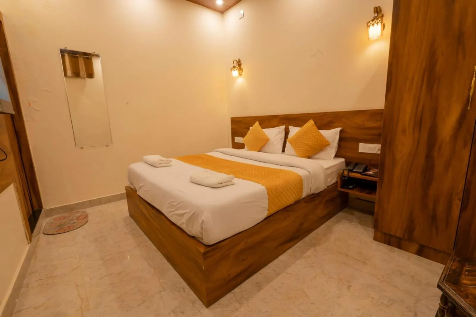 Bed in Hotel Relax Inn Ganga Rishikesh