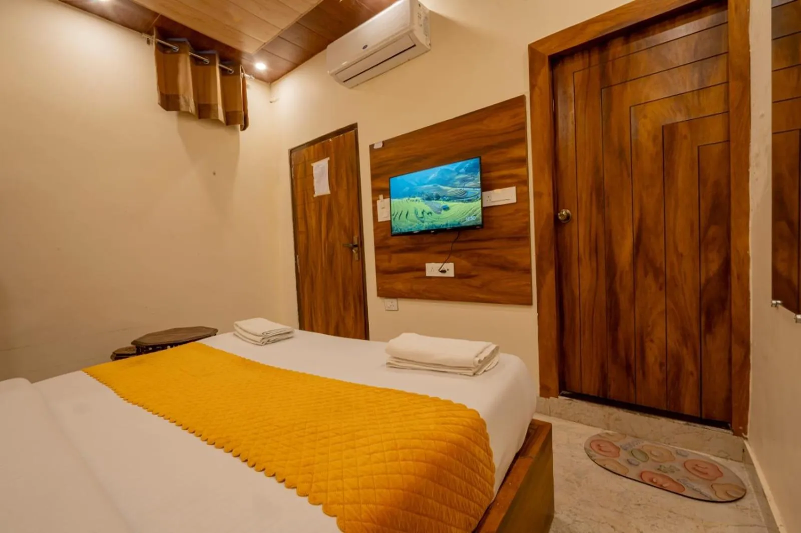 Bed in Hotel Relax Inn Ganga Rishikesh