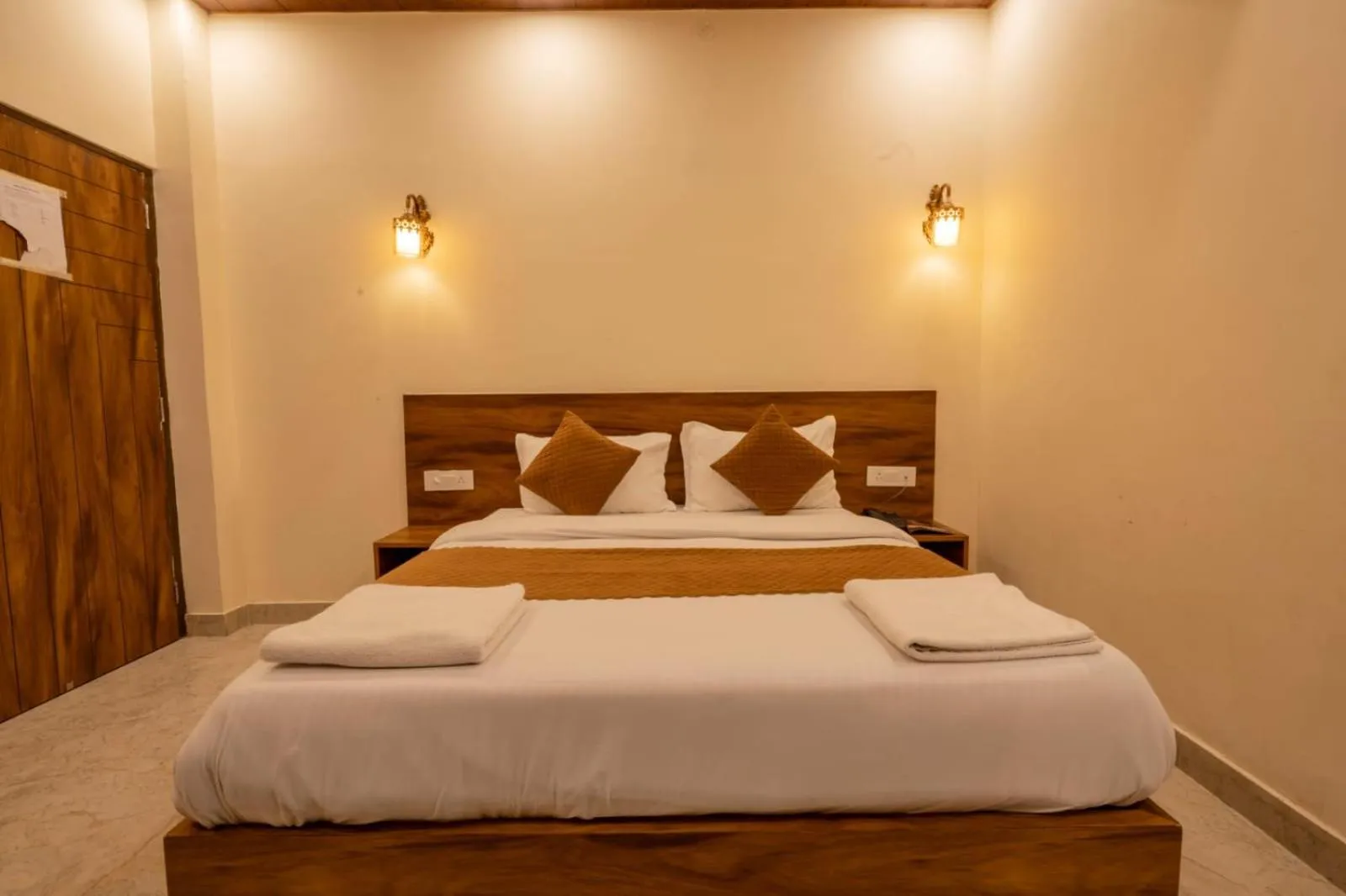 Bed in Hotel Relax Inn Ganga Rishikesh