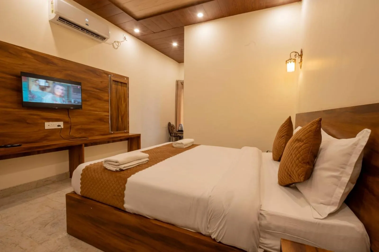 Bed in Hotel Relax Inn Ganga Rishikesh