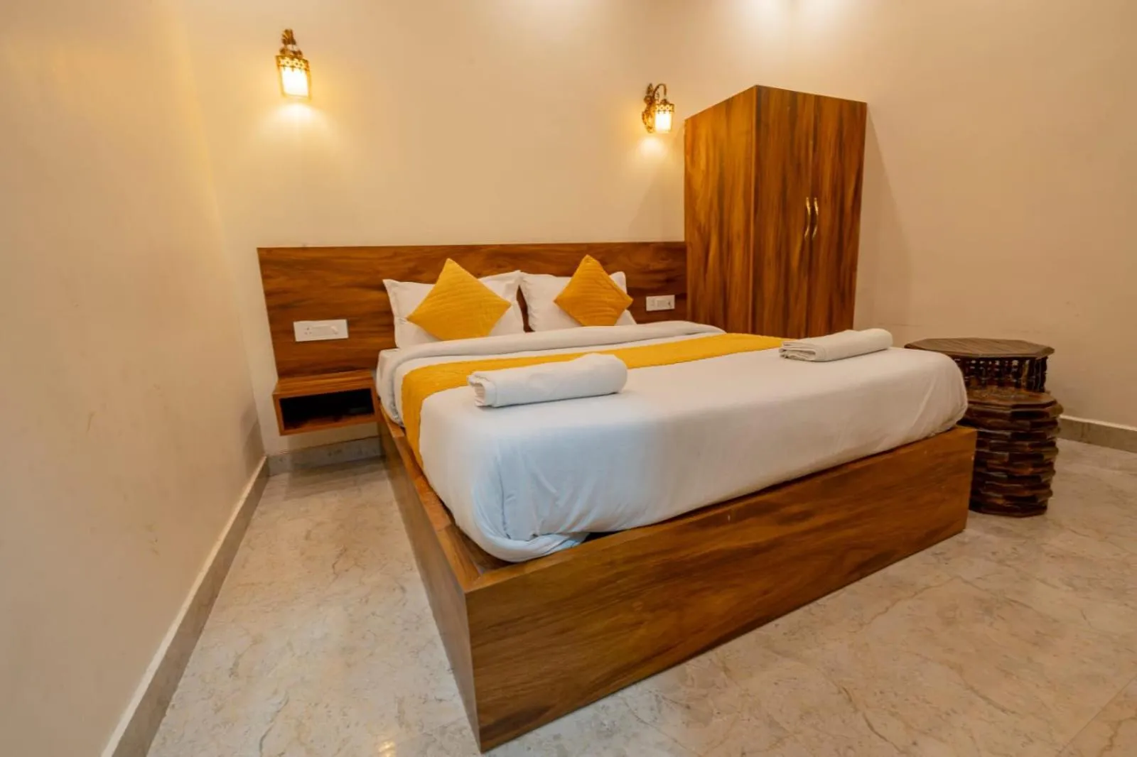 Bed in Hotel Relax Inn Ganga Rishikesh