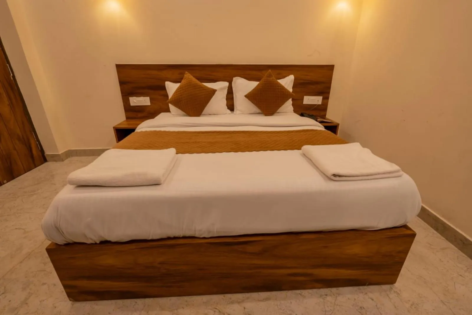 Bed in Hotel Relax Inn Ganga Rishikesh