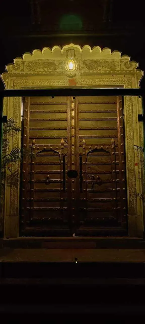 View lake village boutique