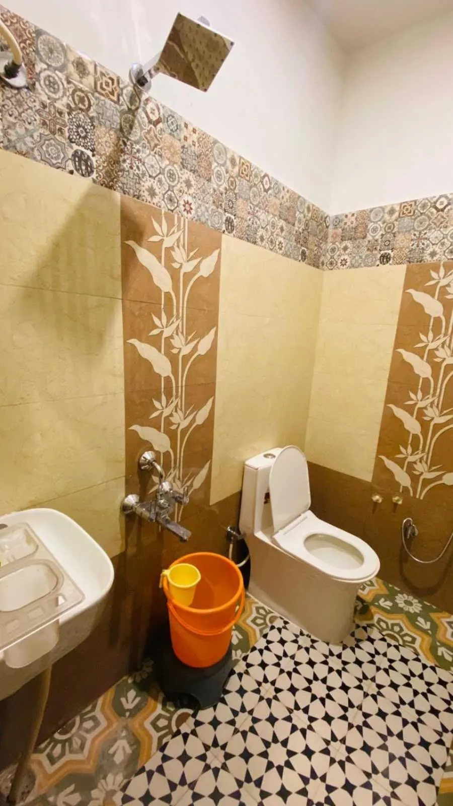 View lake village boutique