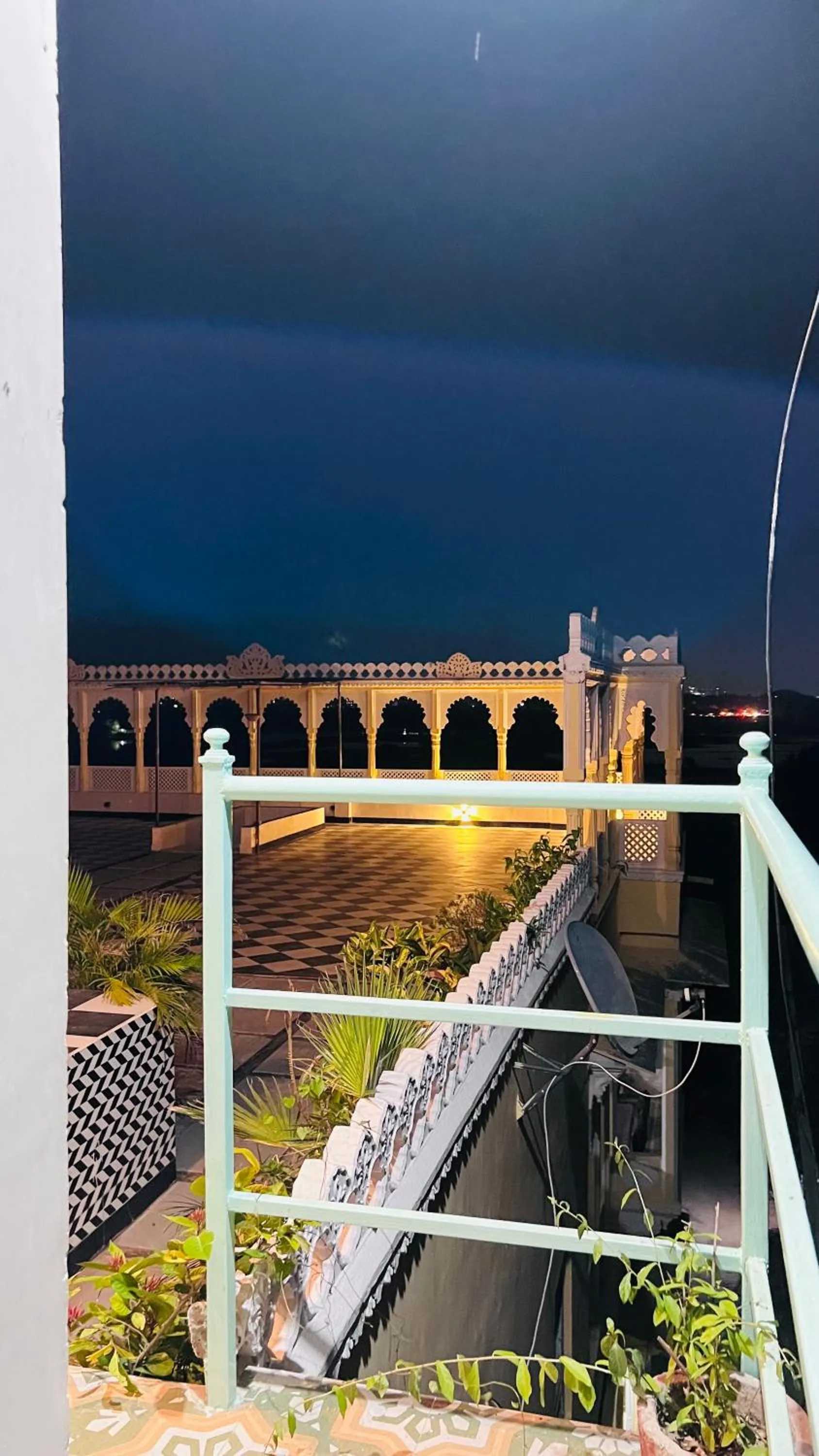 View lake village boutique