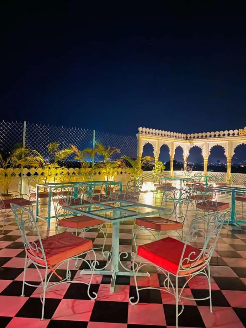 View lake village boutique