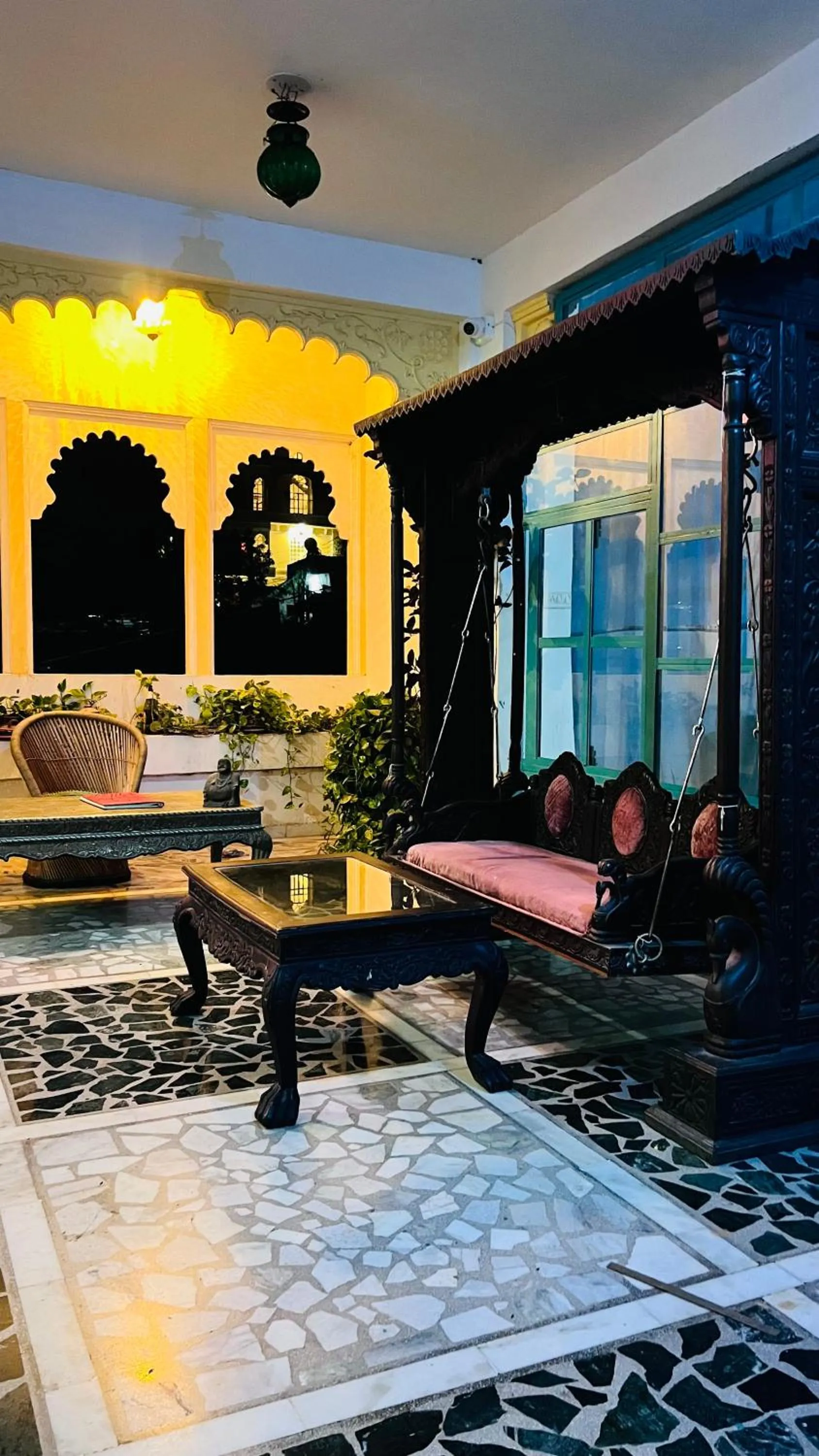 View lake village boutique