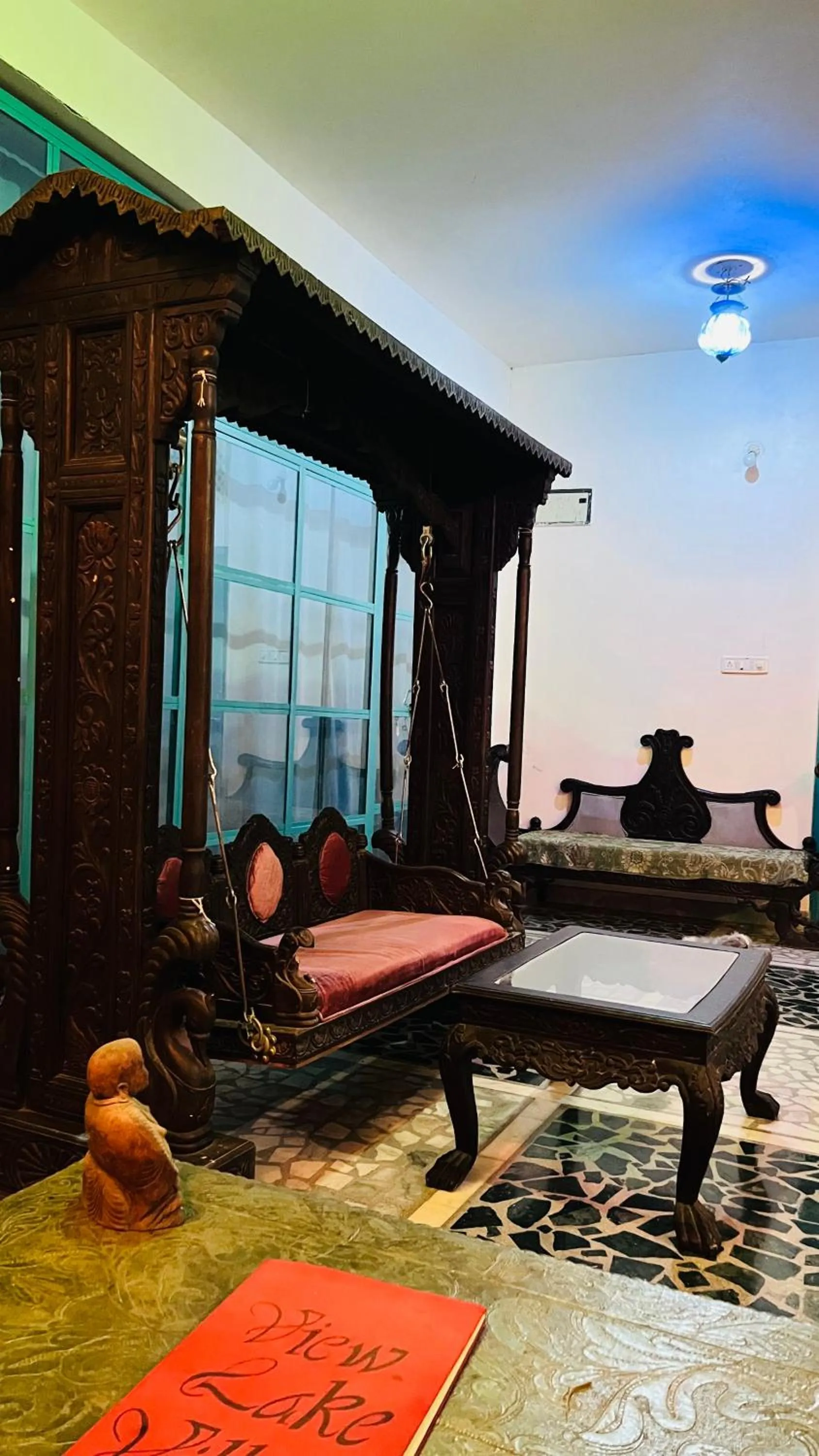 View lake village boutique