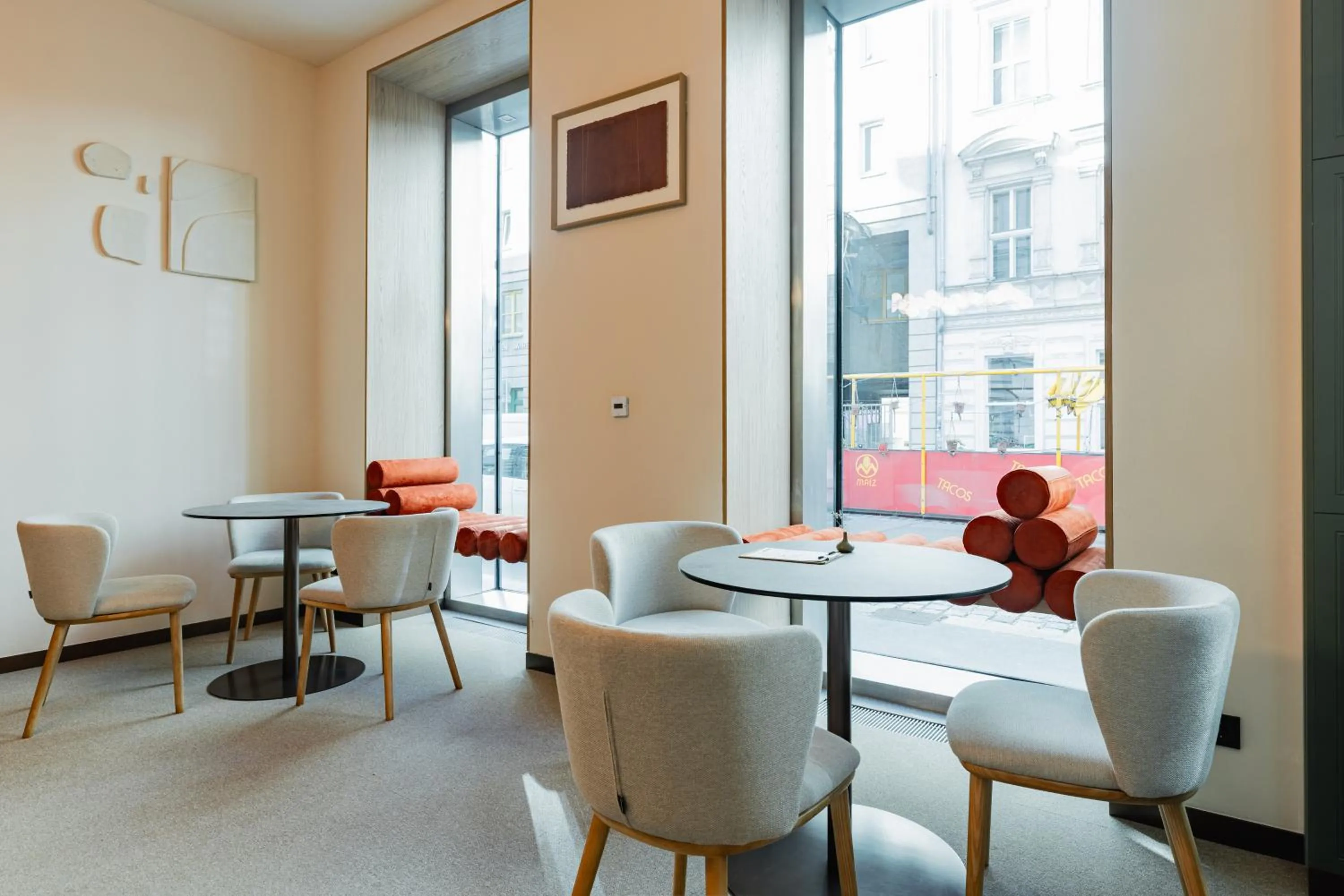 Restaurant/places to eat in FortyPlusOne Hotel Vienna