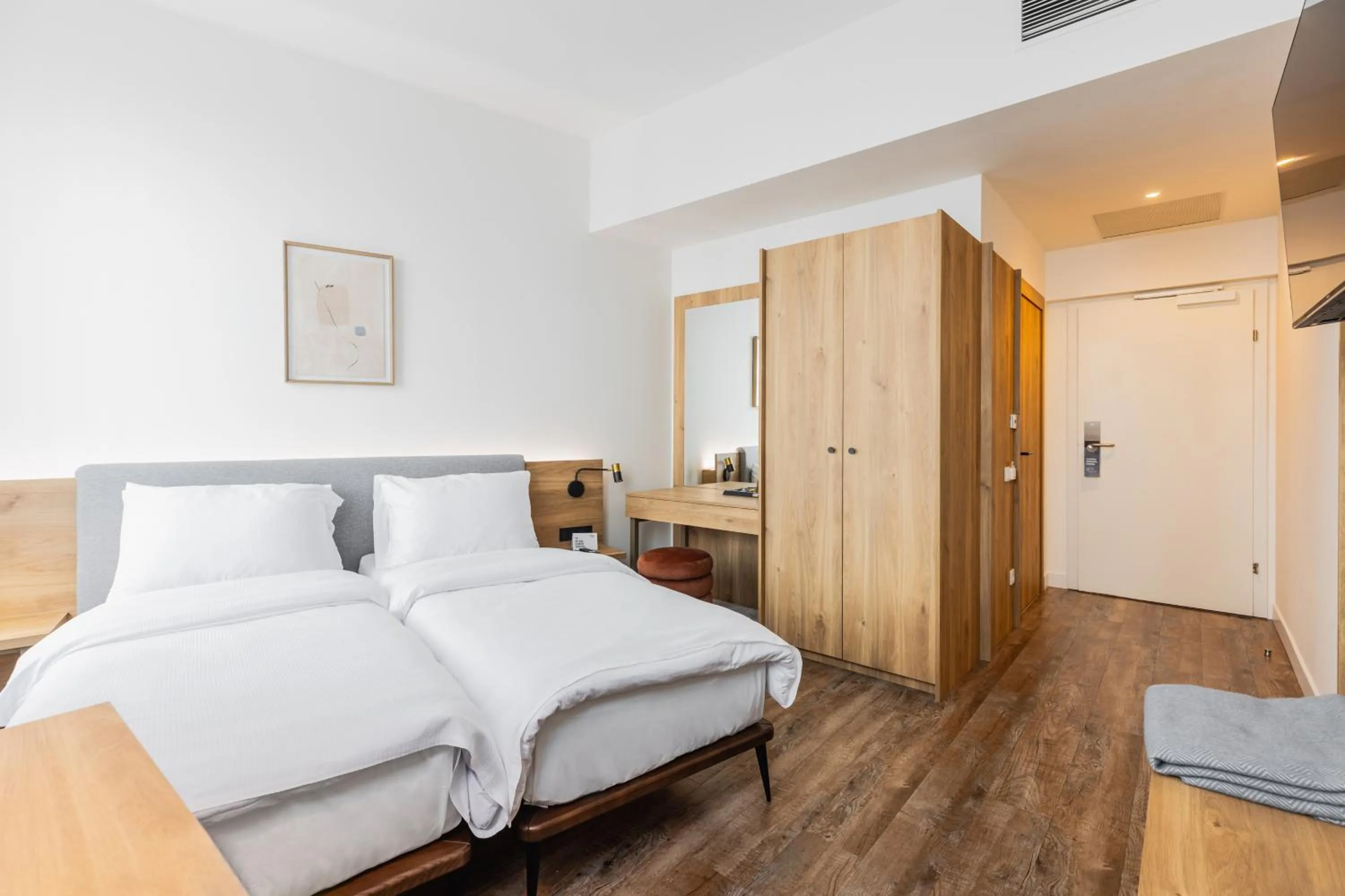 Bed in FortyPlusOne Hotel Vienna