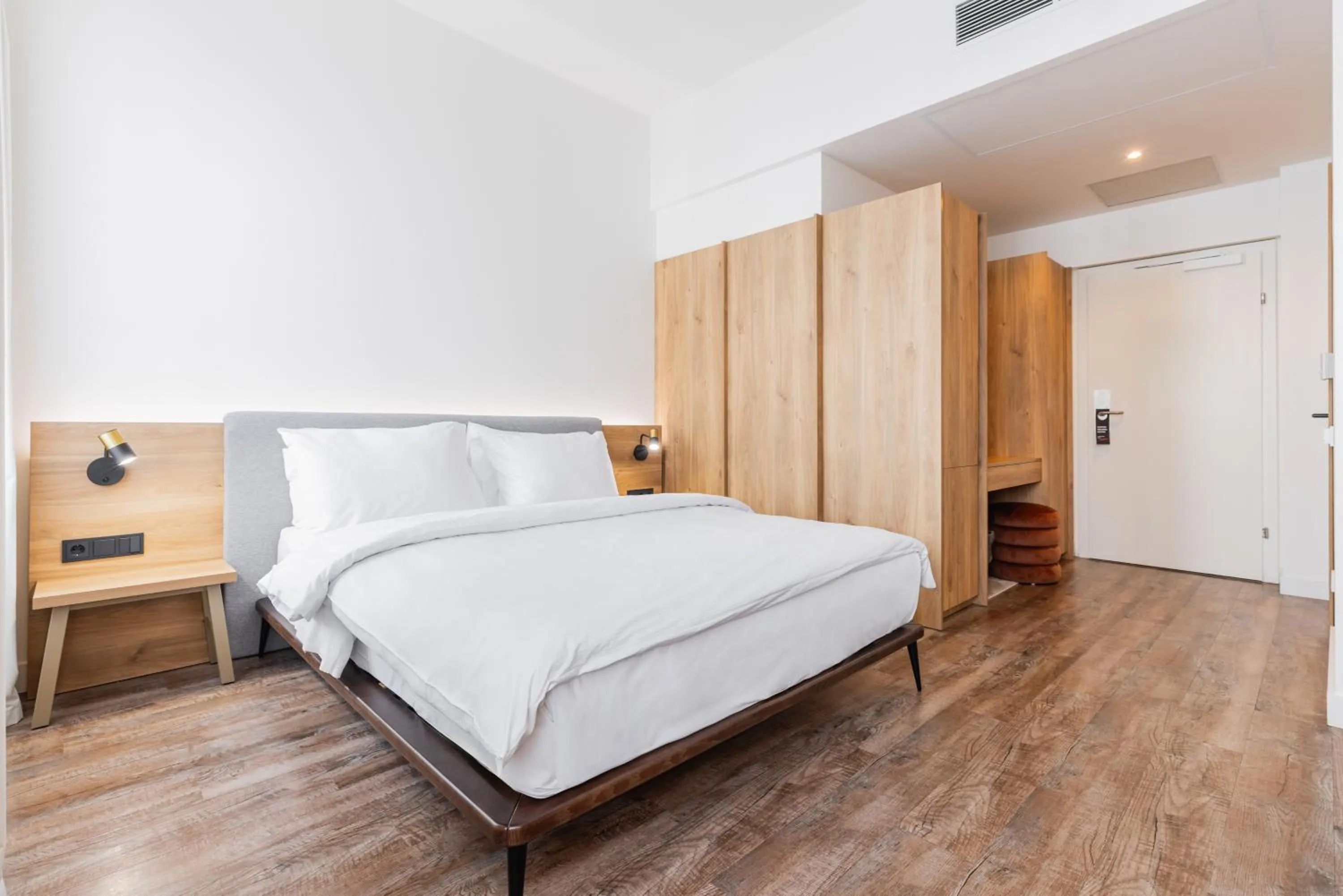 Bed in FortyPlusOne Hotel Vienna