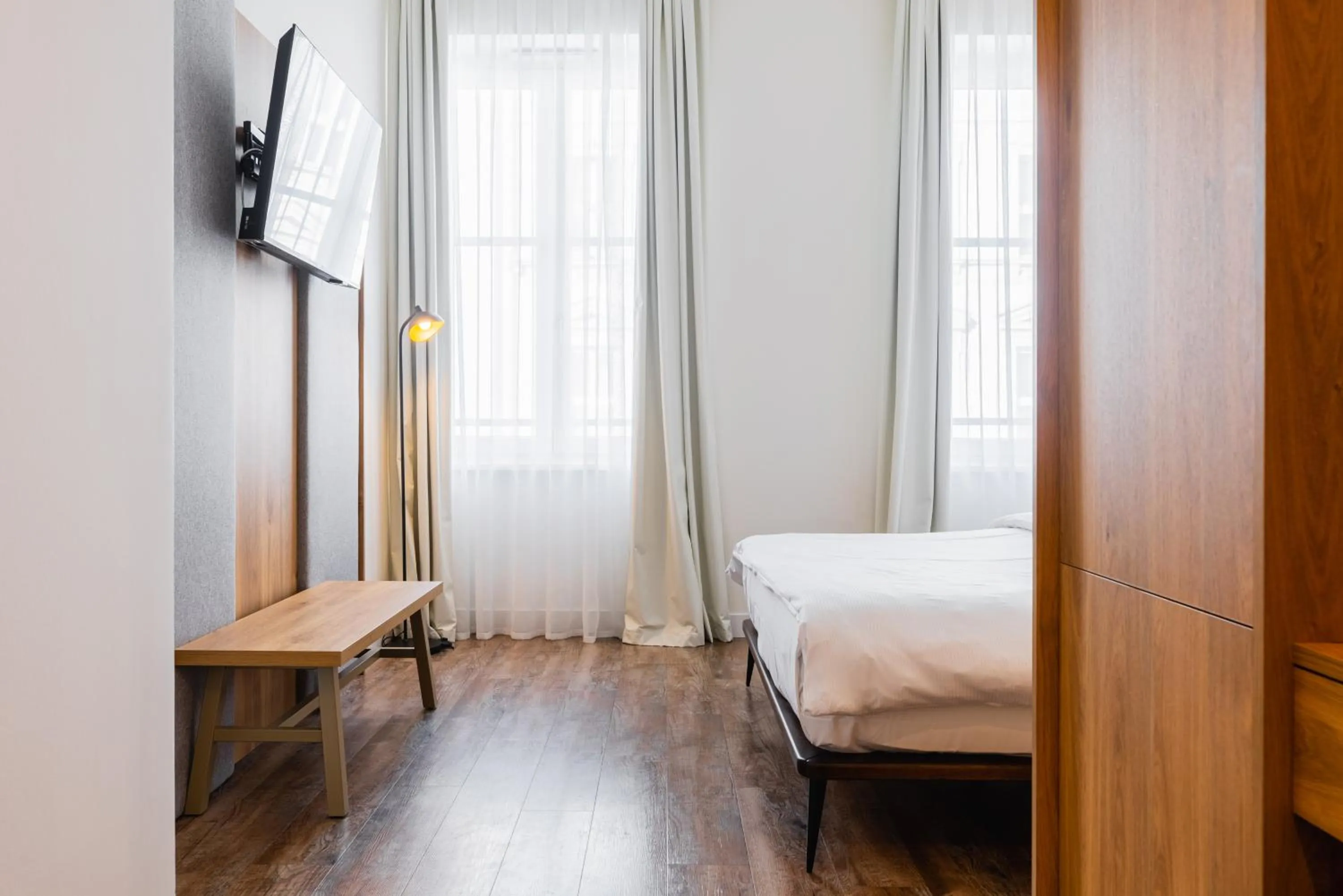 Bed in FortyPlusOne Hotel Vienna