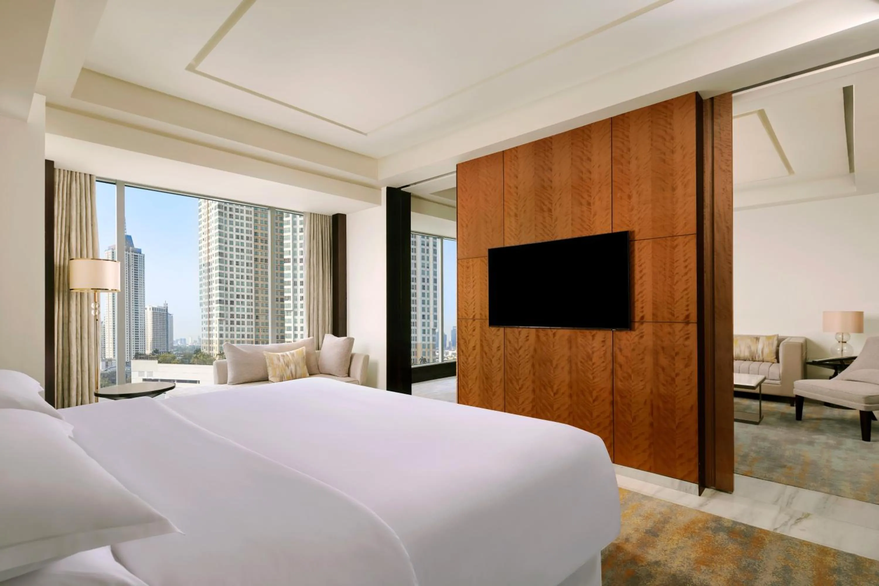 Bedroom, Bed in Sheraton Grand Jakarta Gandaria City Hotel