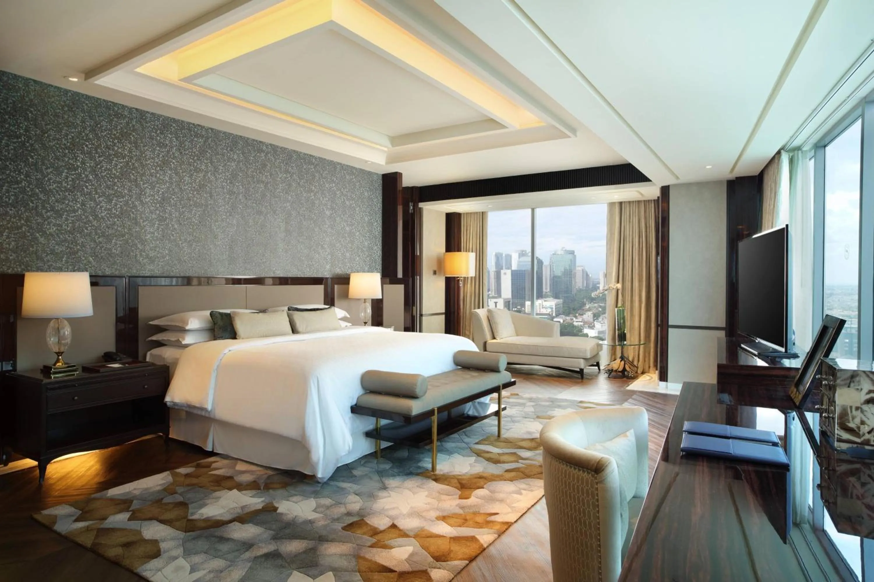 Bedroom, Bed in Sheraton Grand Jakarta Gandaria City Hotel