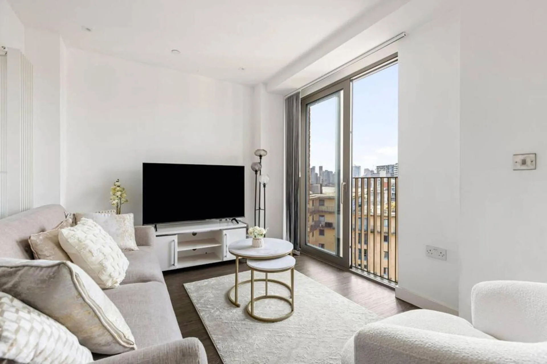London Gateway Apartment