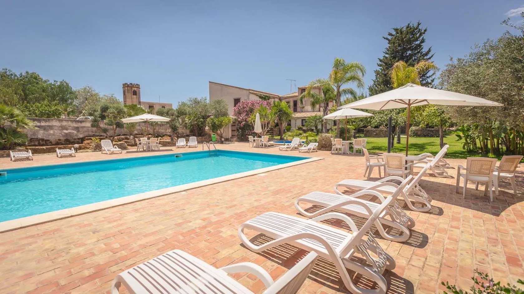 Swimming pool in Case Di Latomie