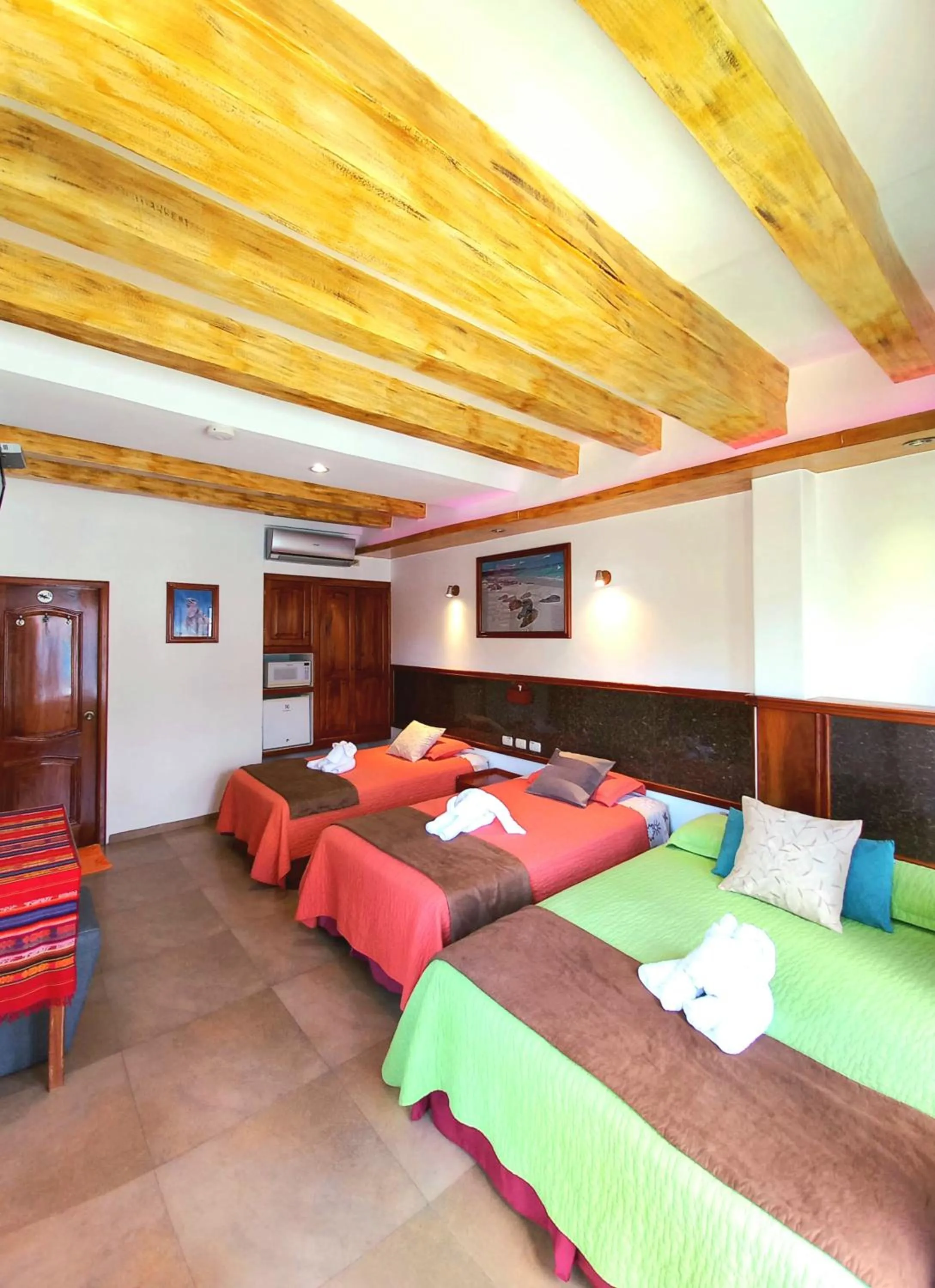 Photo of the whole room, Bed in Galápagos Eco Friendly