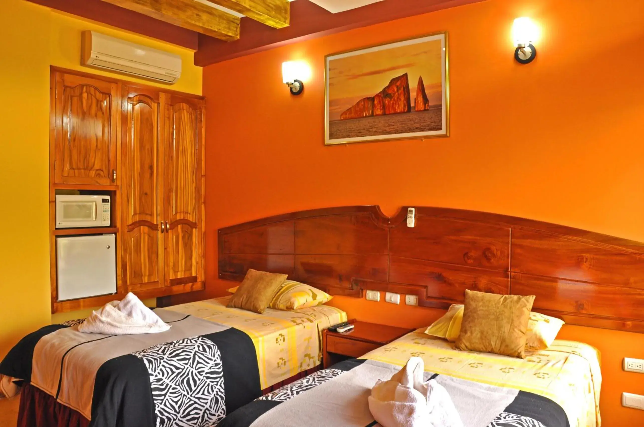 Photo of the whole room, Bed in Galápagos Eco Friendly Photo of the whole room, Bed in Galápagos Eco Friendly