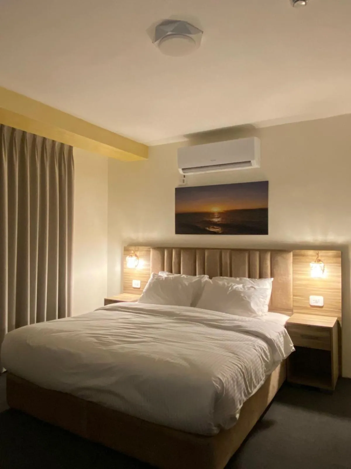 Bed in Petra Jewel Hotel