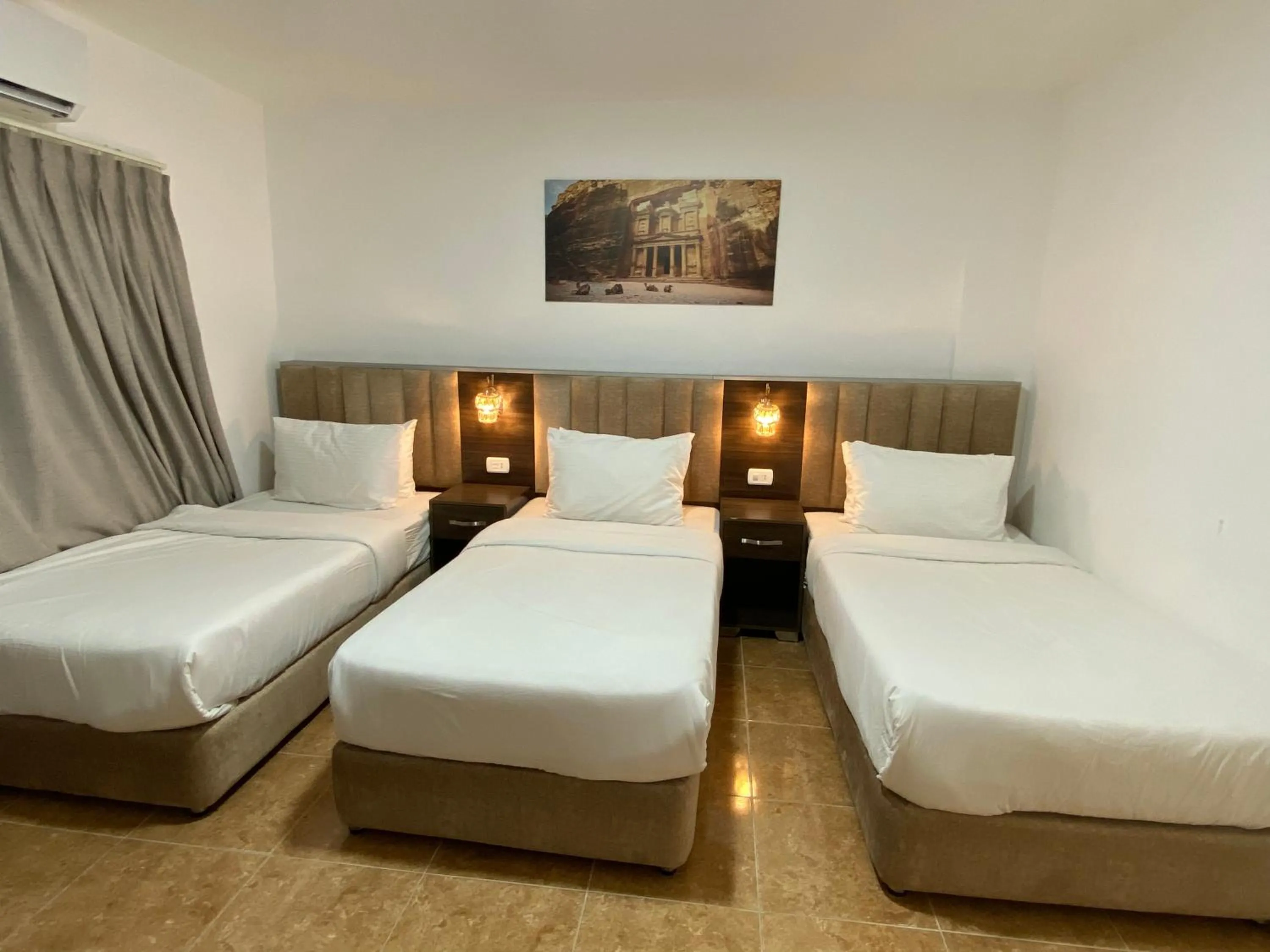 Bed in Petra Jewel Hotel