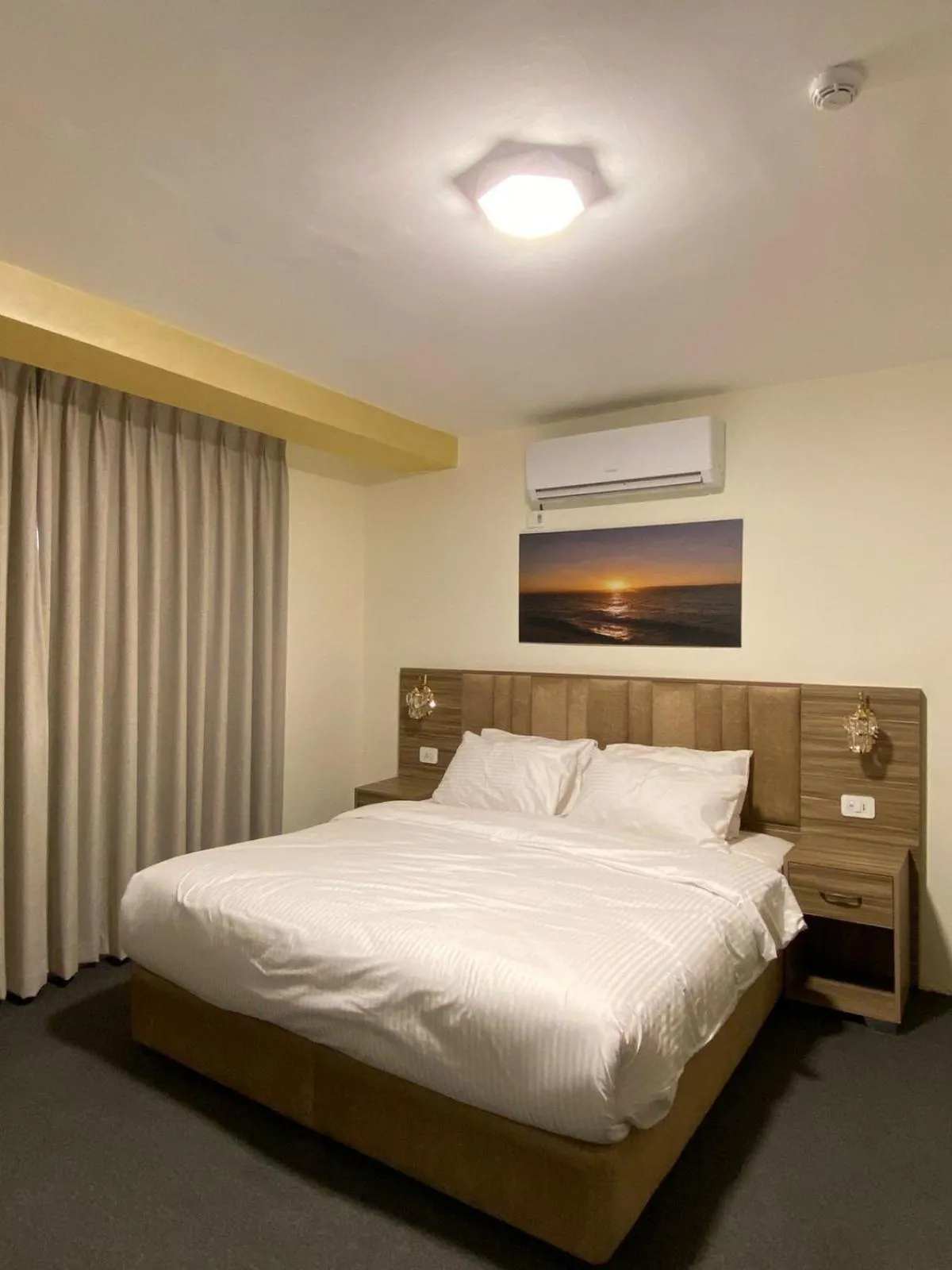 Bed in Petra Jewel Hotel