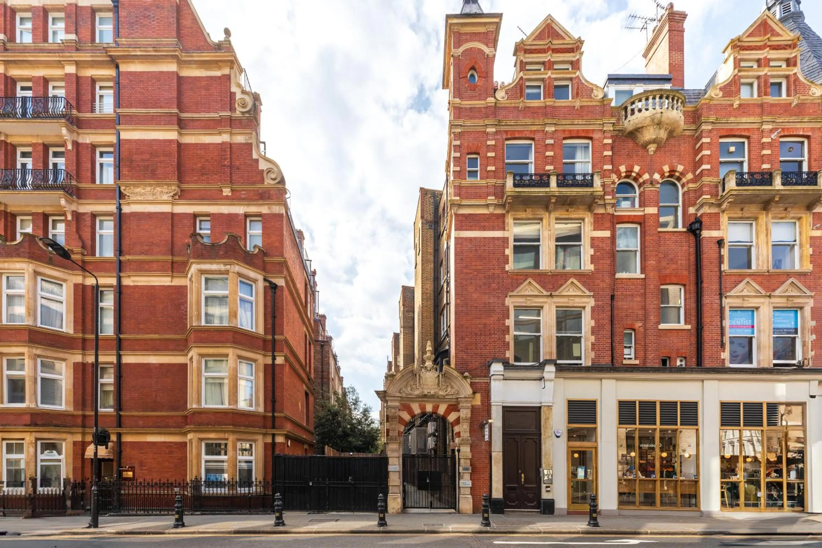 Property building in Kensington High Street Suites