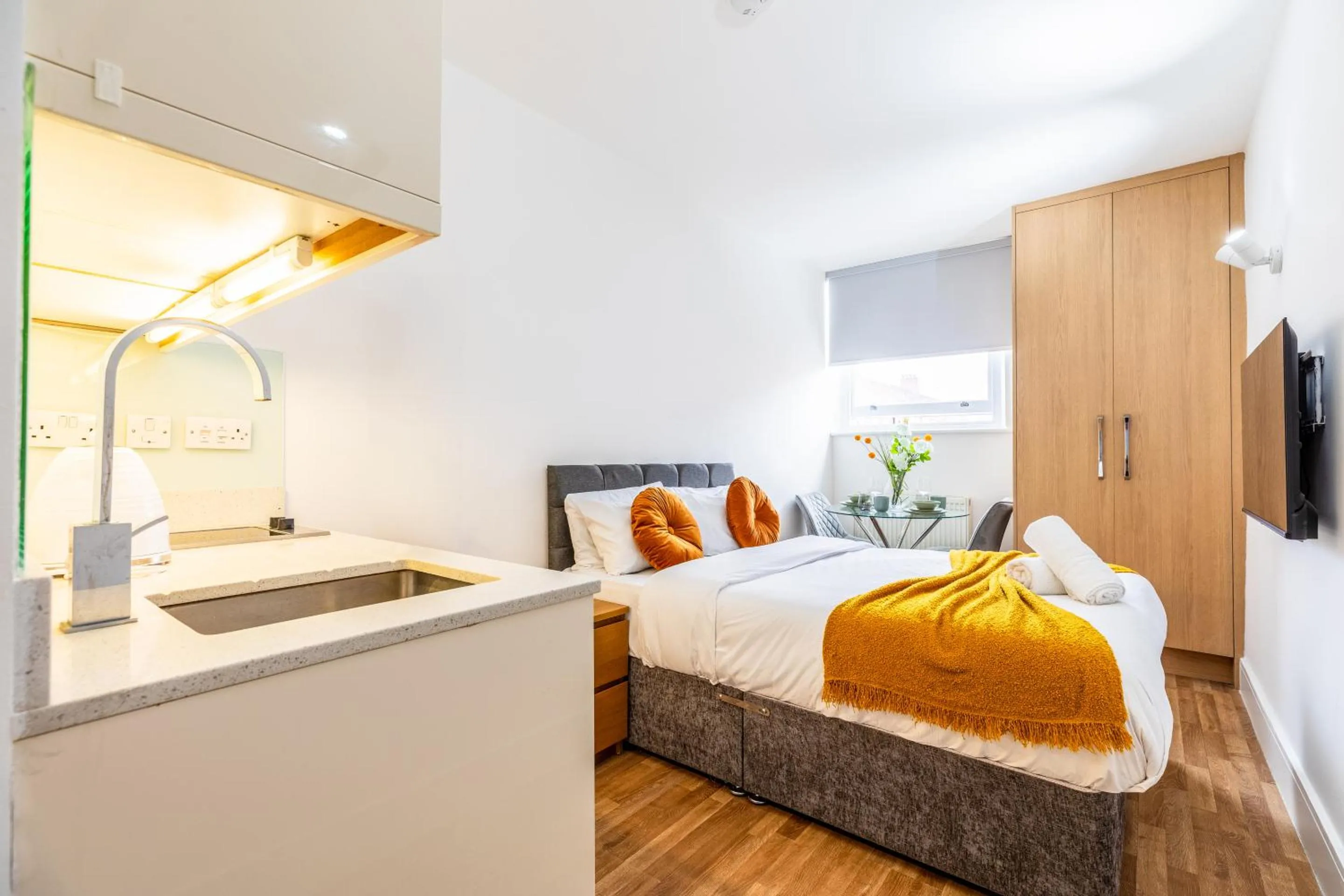 Bedroom, Bed in Kensington High Street Suites