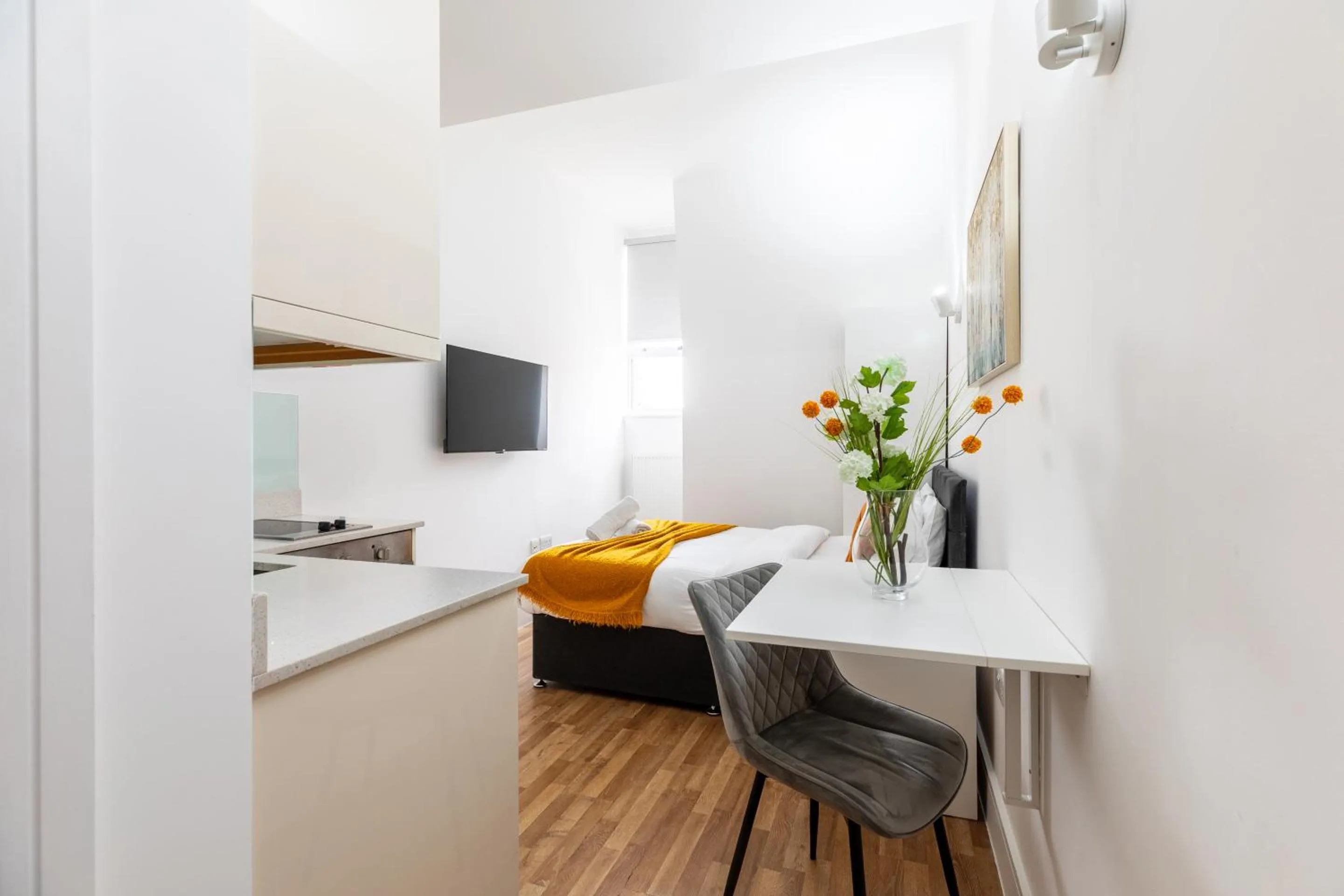 Bedroom, Bed in Kensington High Street Suites