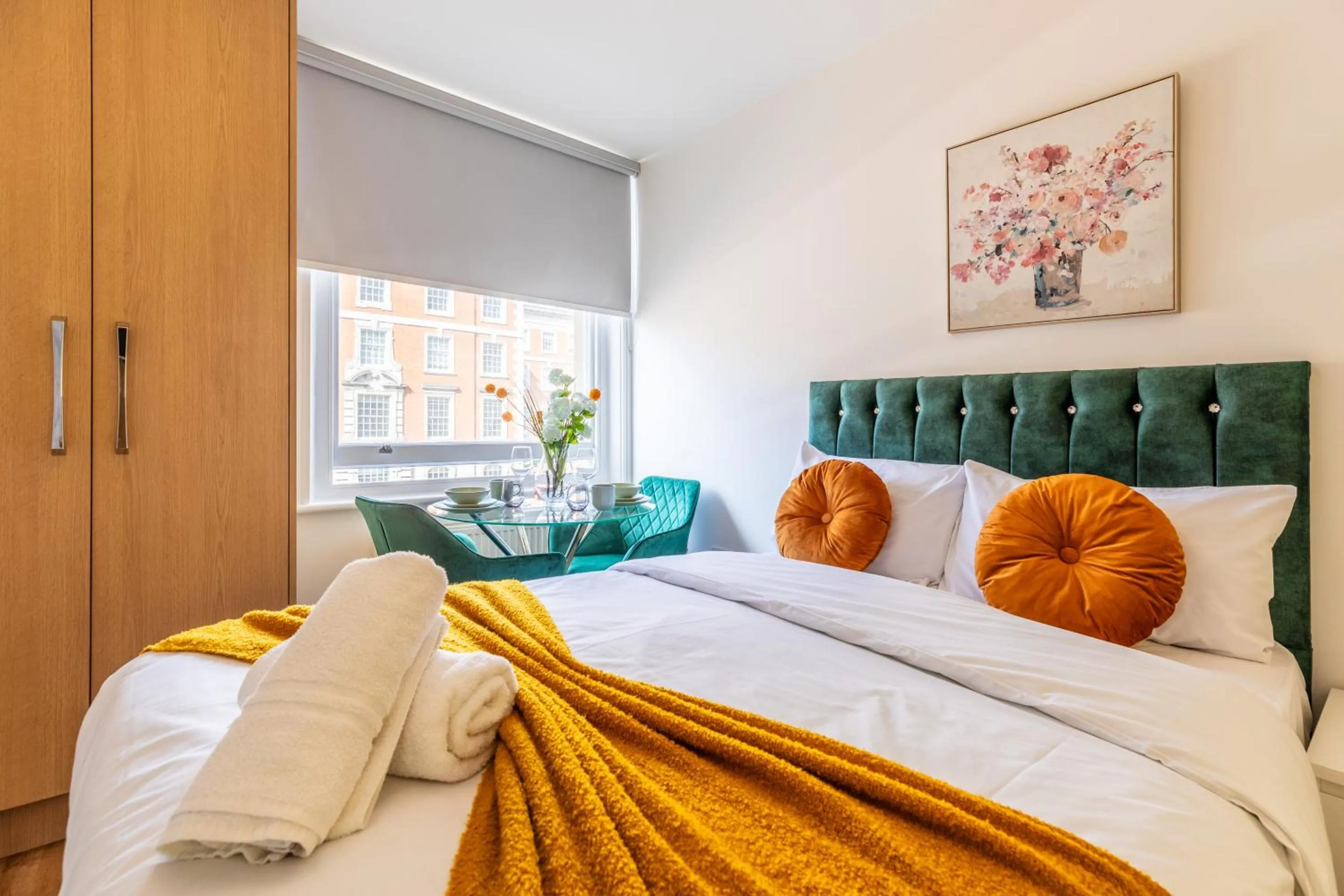 Bedroom, Bed in Kensington High Street Suites