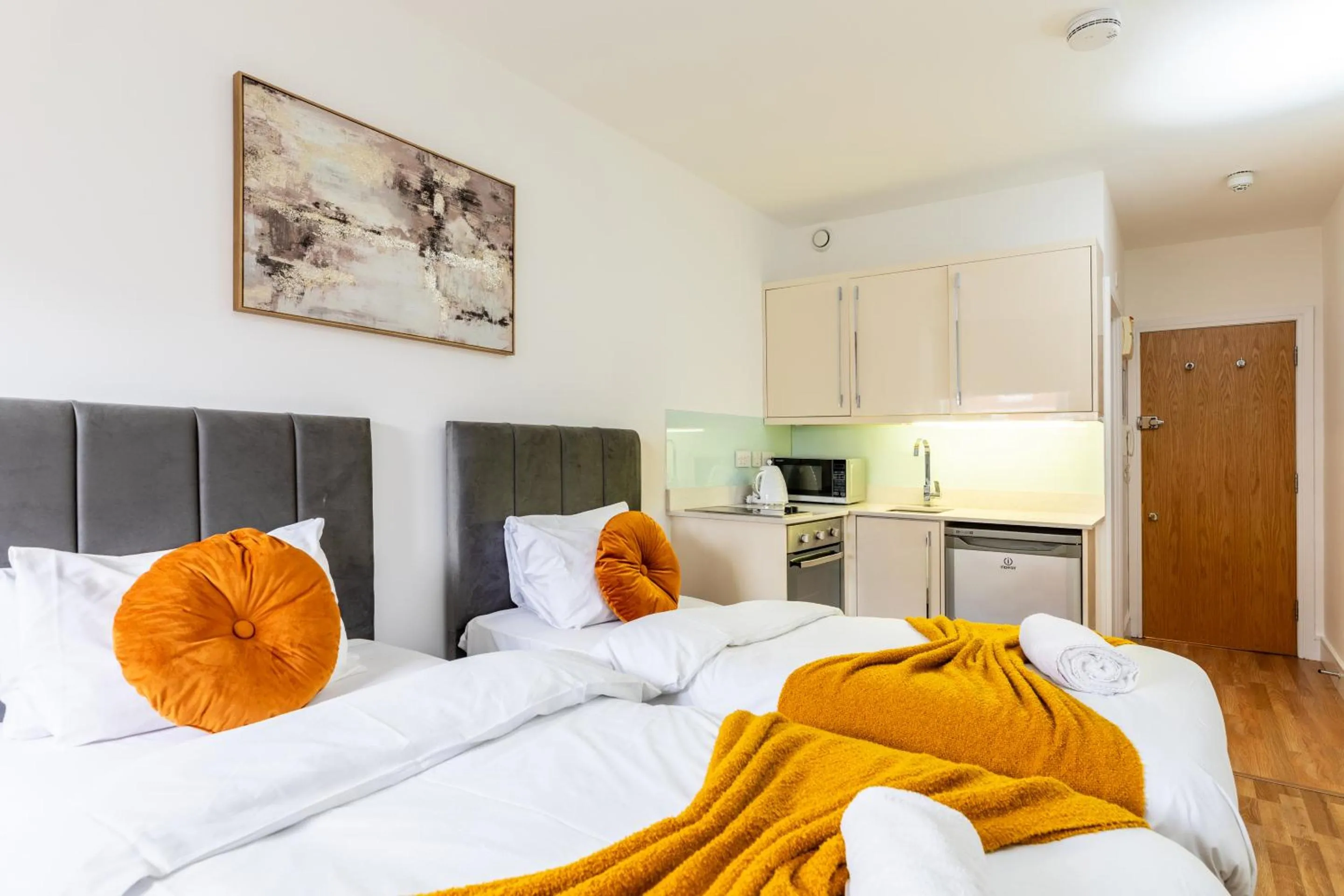 Bedroom, Bed in Kensington High Street Suites