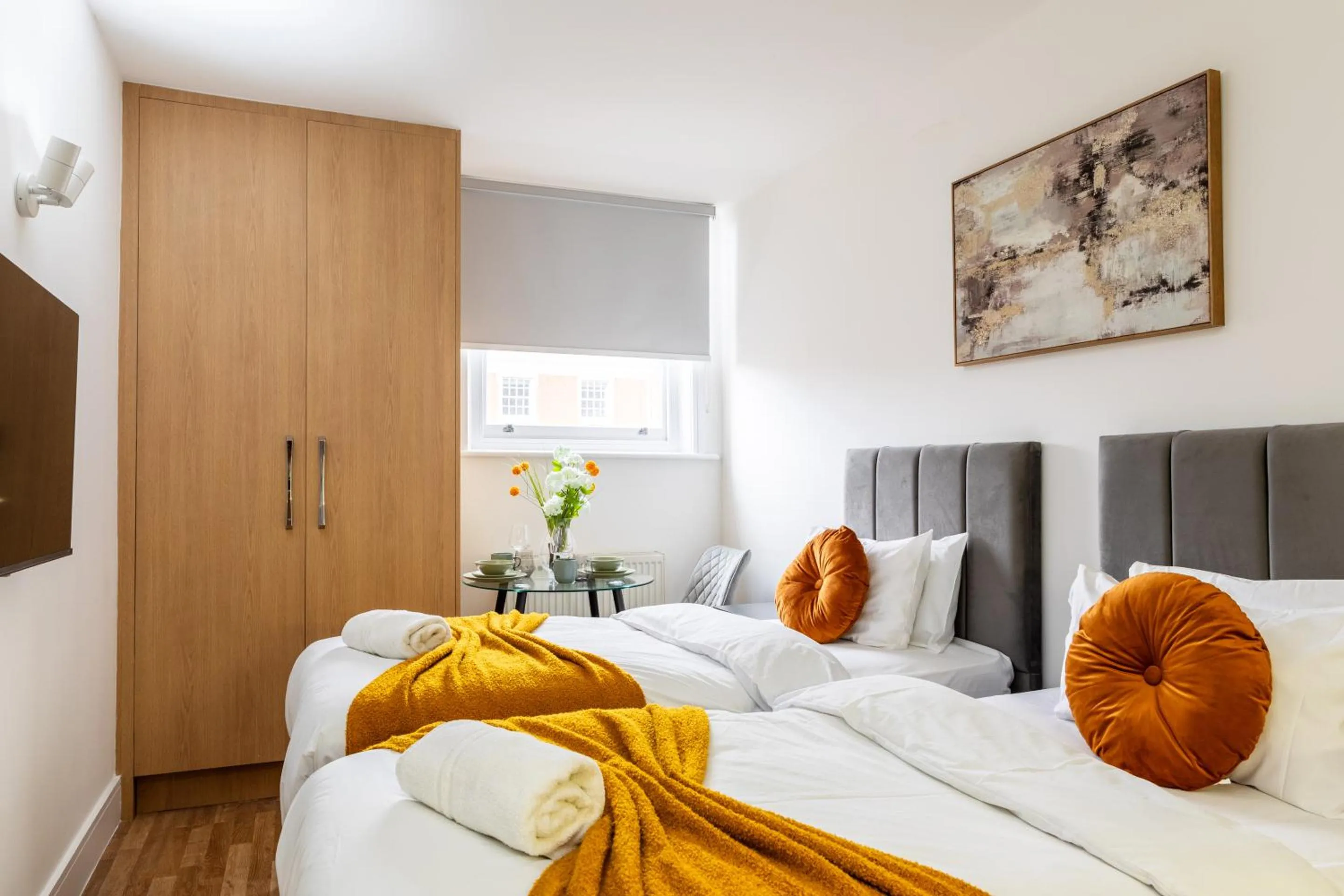 Bedroom, Bed in Kensington High Street Suites