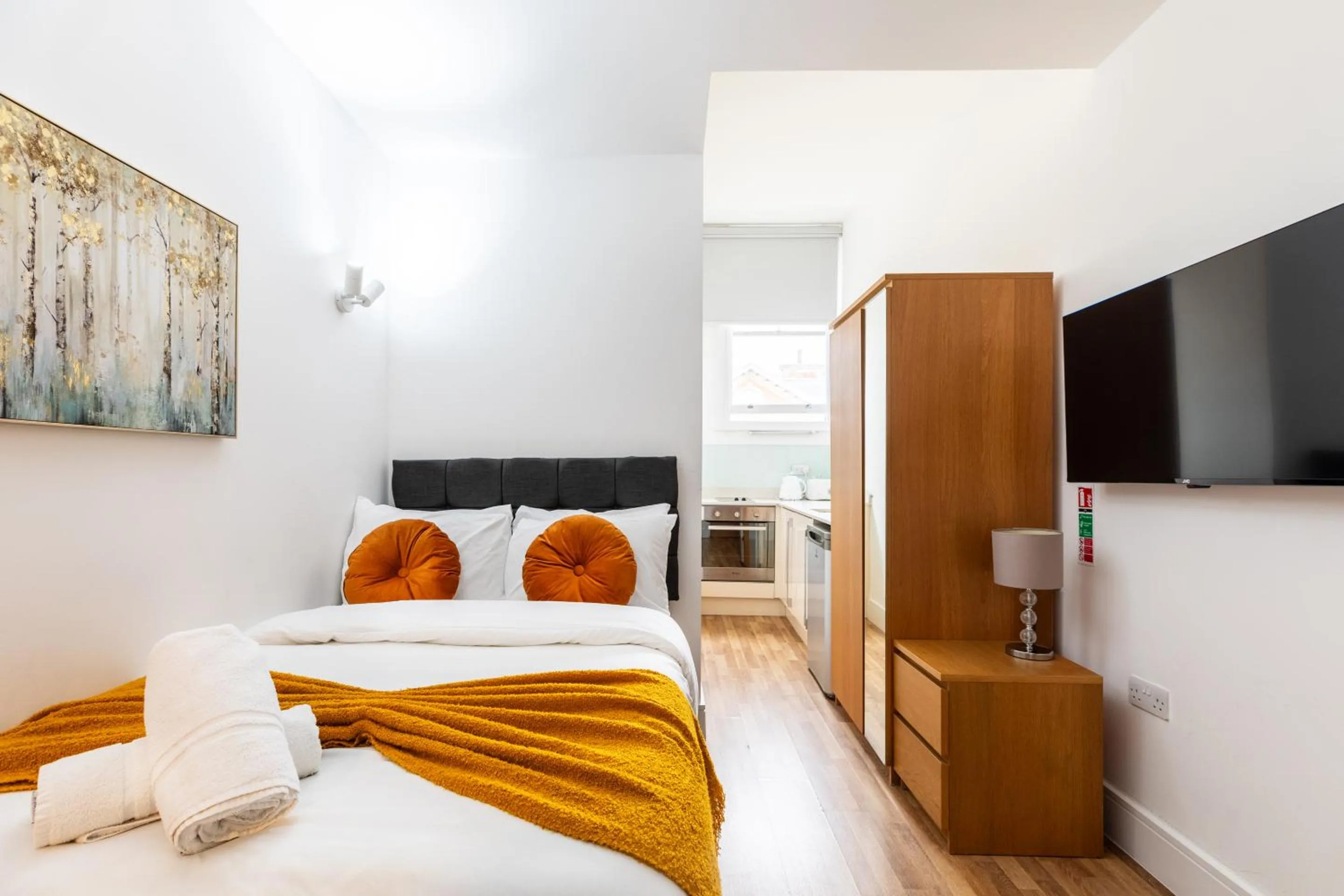 Bedroom, Bed in Kensington High Street Suites