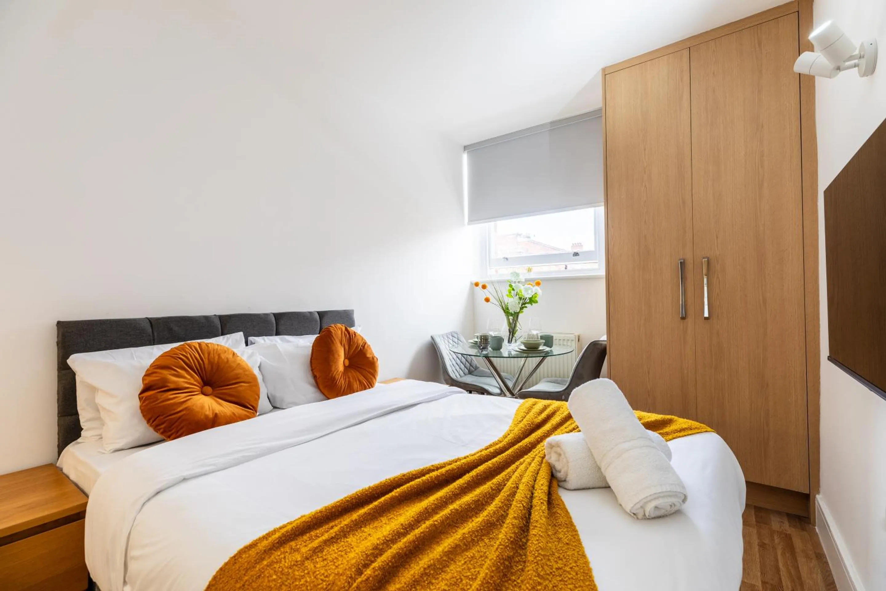 Bedroom, Bed in Kensington High Street Suites