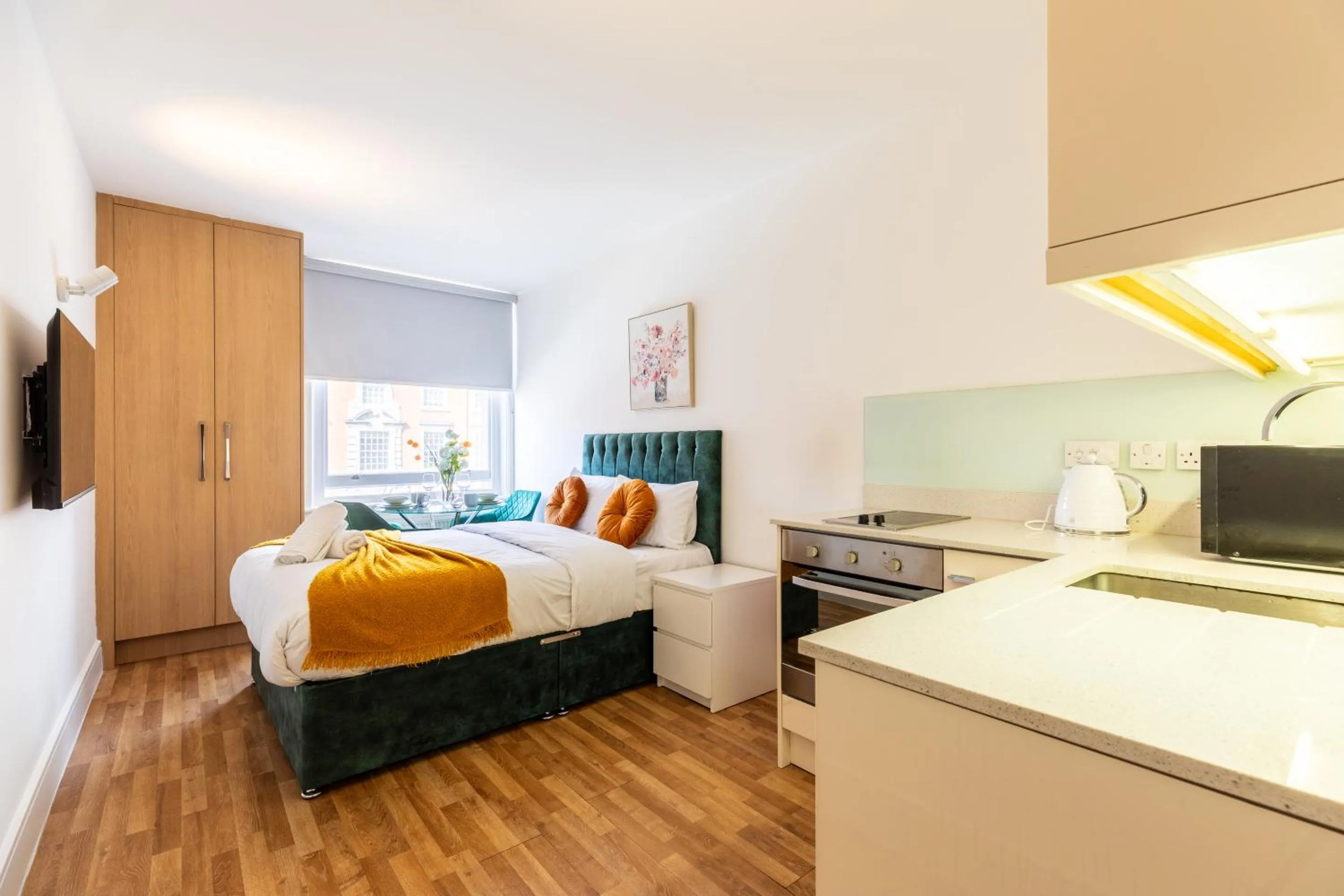 Bedroom, Bed in Kensington High Street Suites