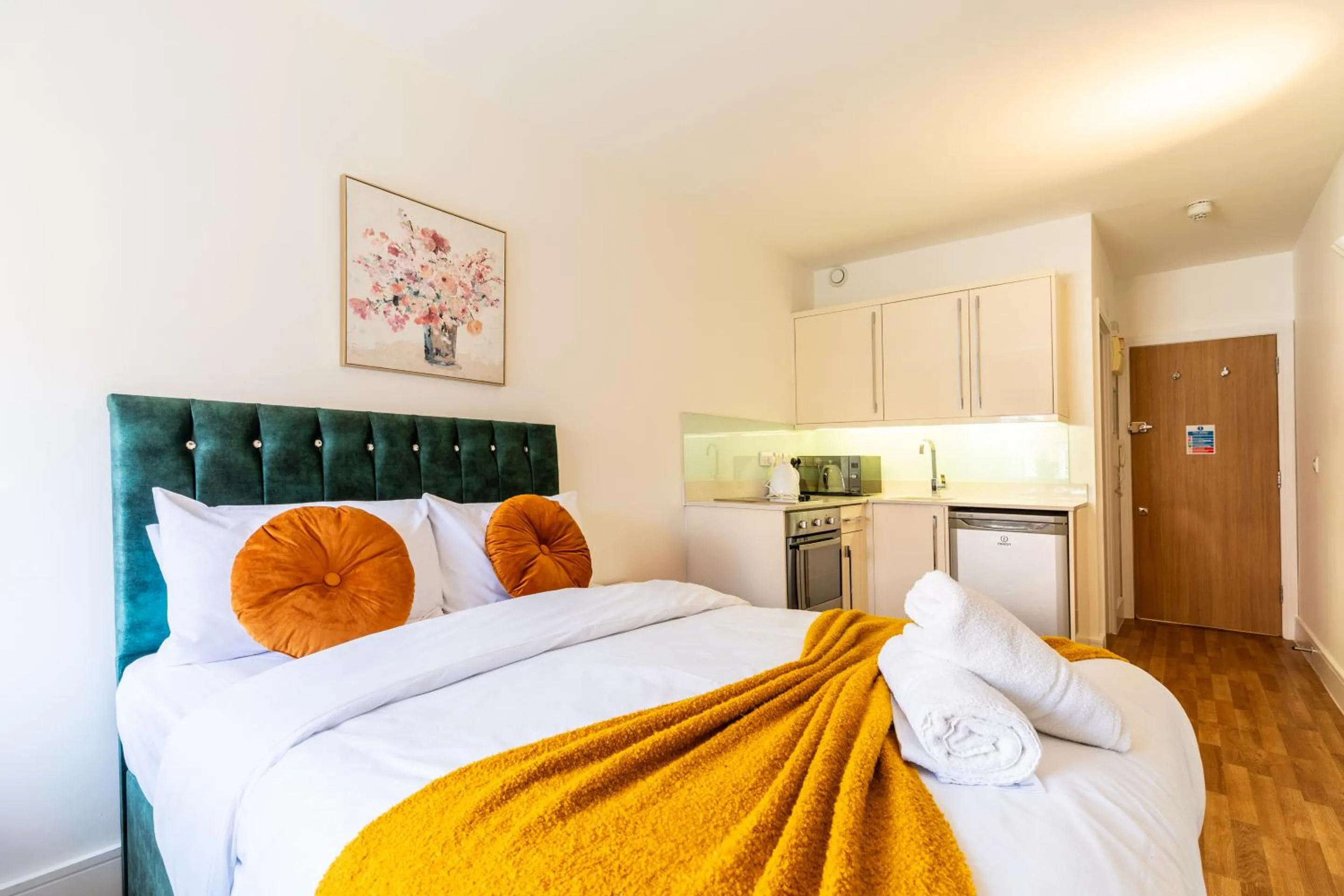 Bedroom, Bed in Kensington High Street Suites