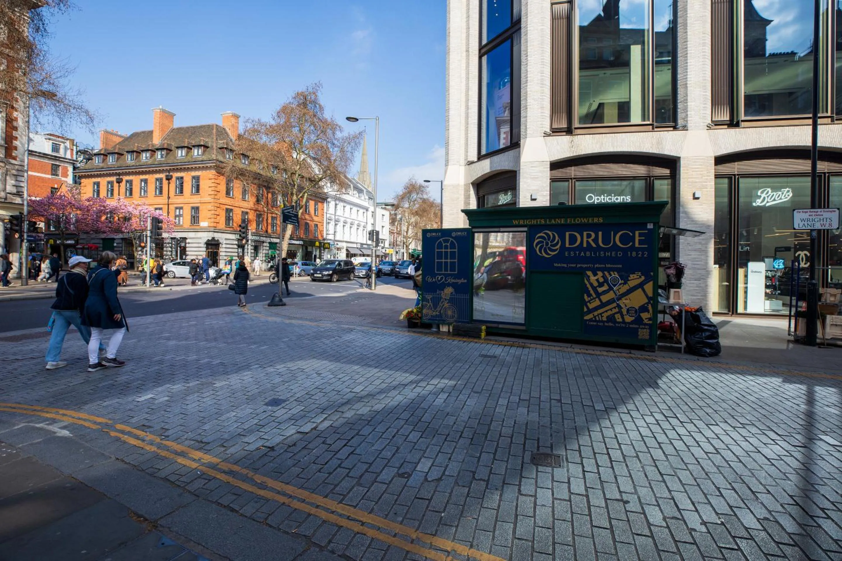 Property building in Kensington High Street Suites