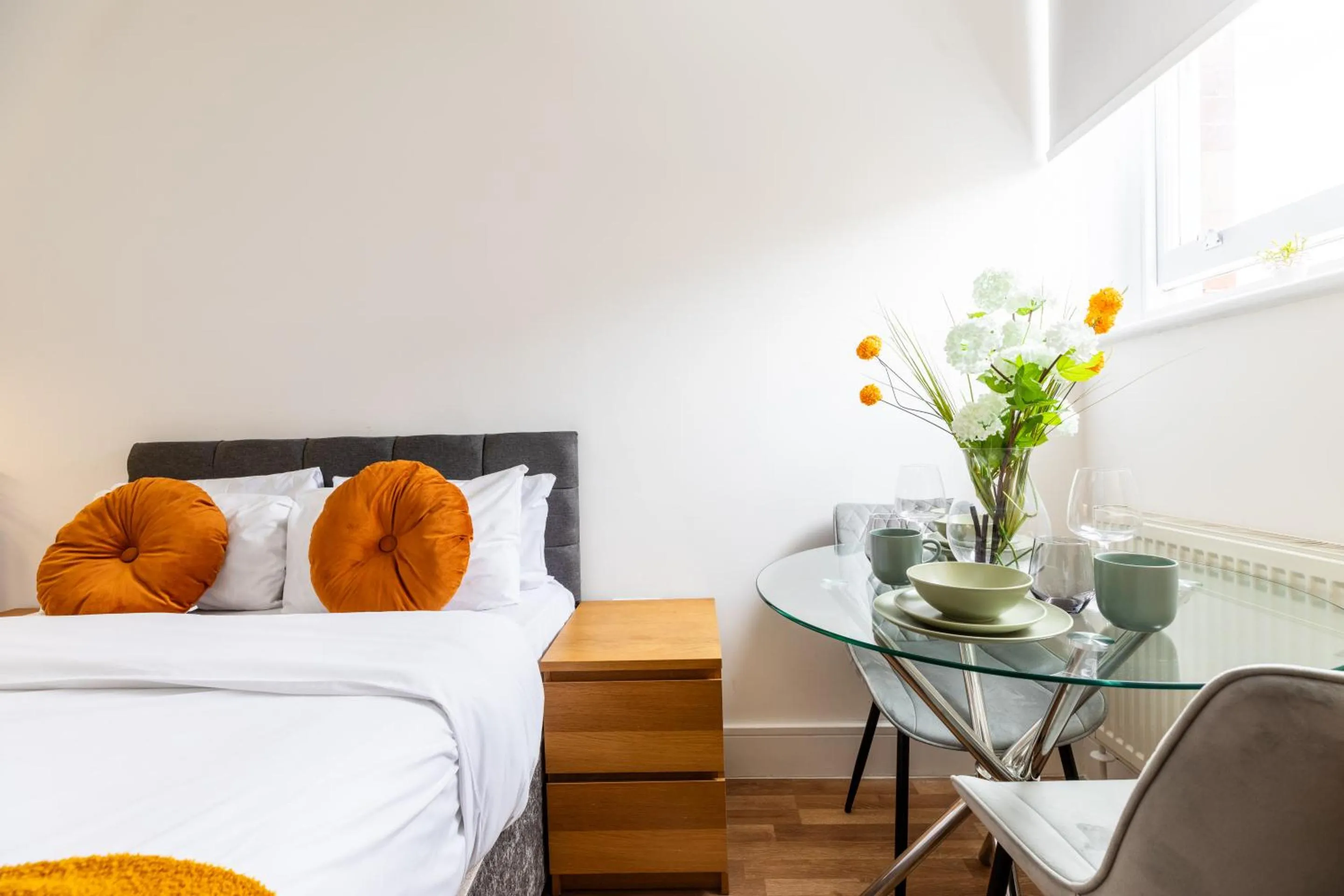 Bedroom, Bed in Kensington High Street Suites