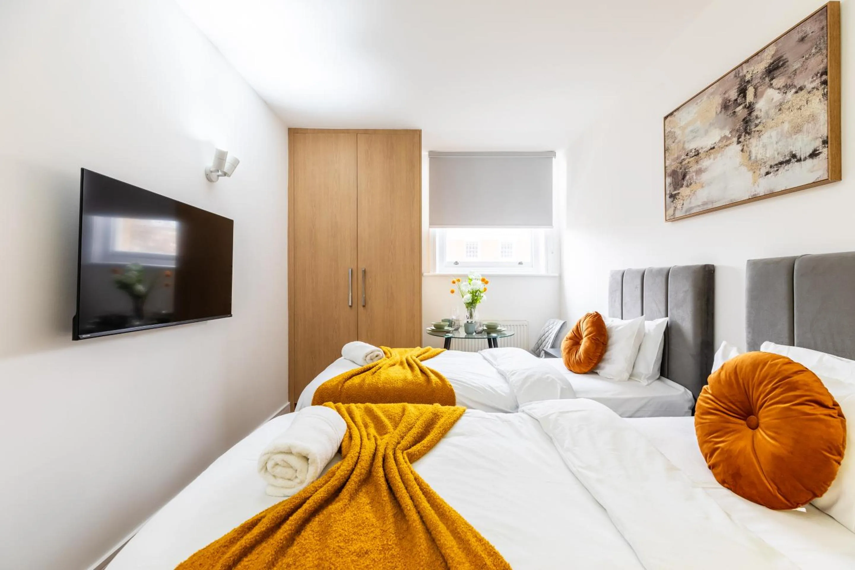 Bedroom, Bed in Kensington High Street Suites
