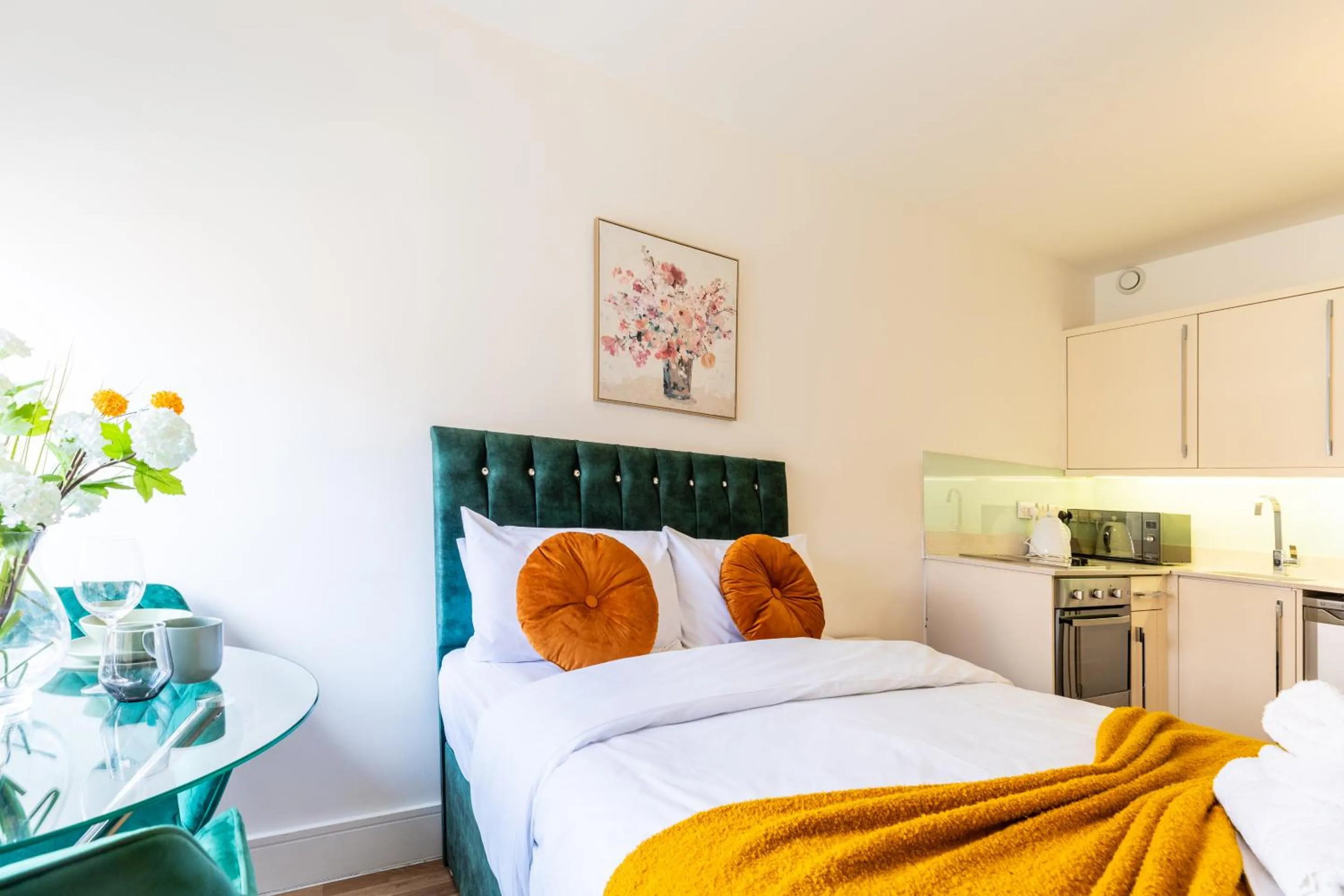Bedroom, Bed in Kensington High Street Suites