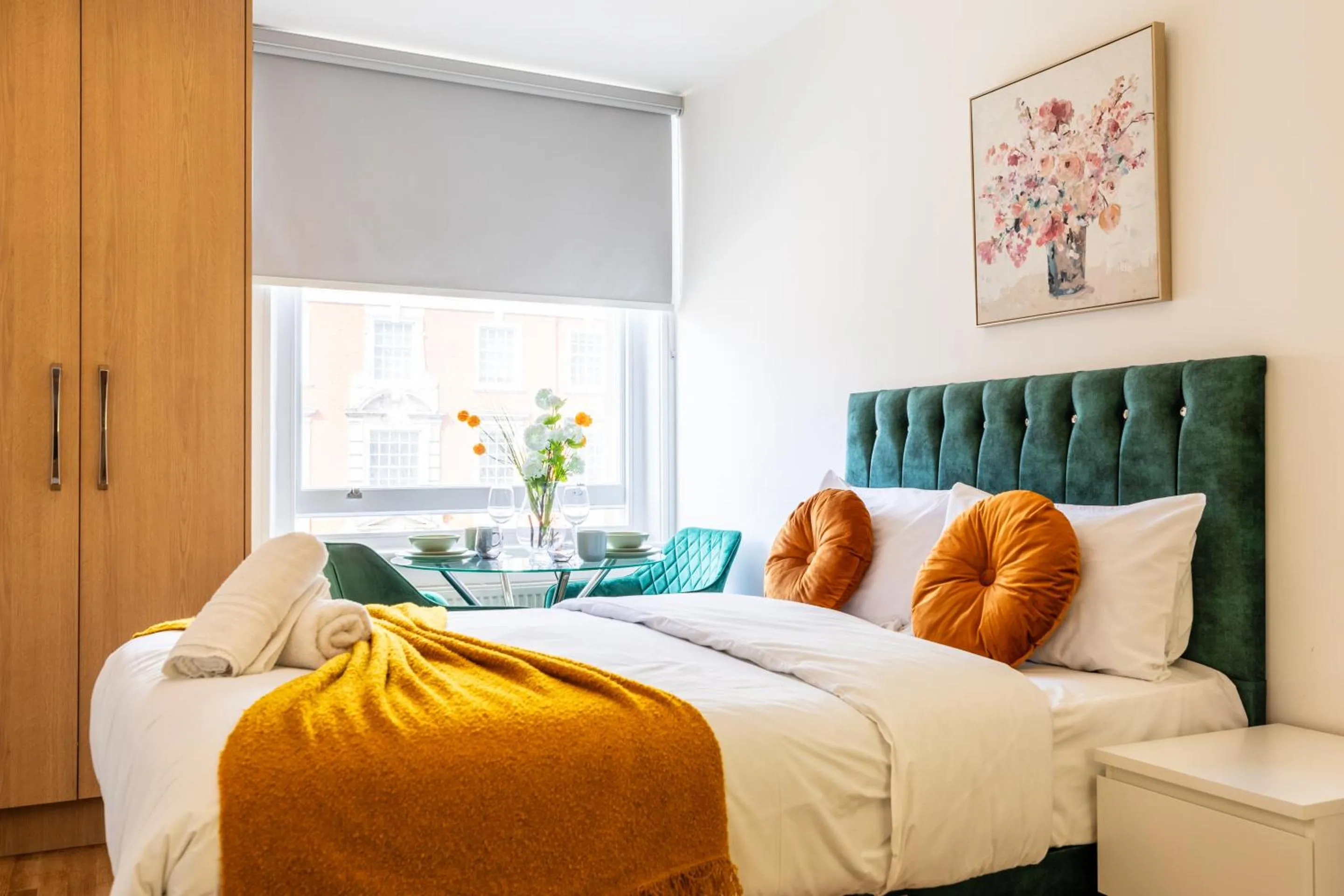 Bedroom, Bed in Kensington High Street Suites