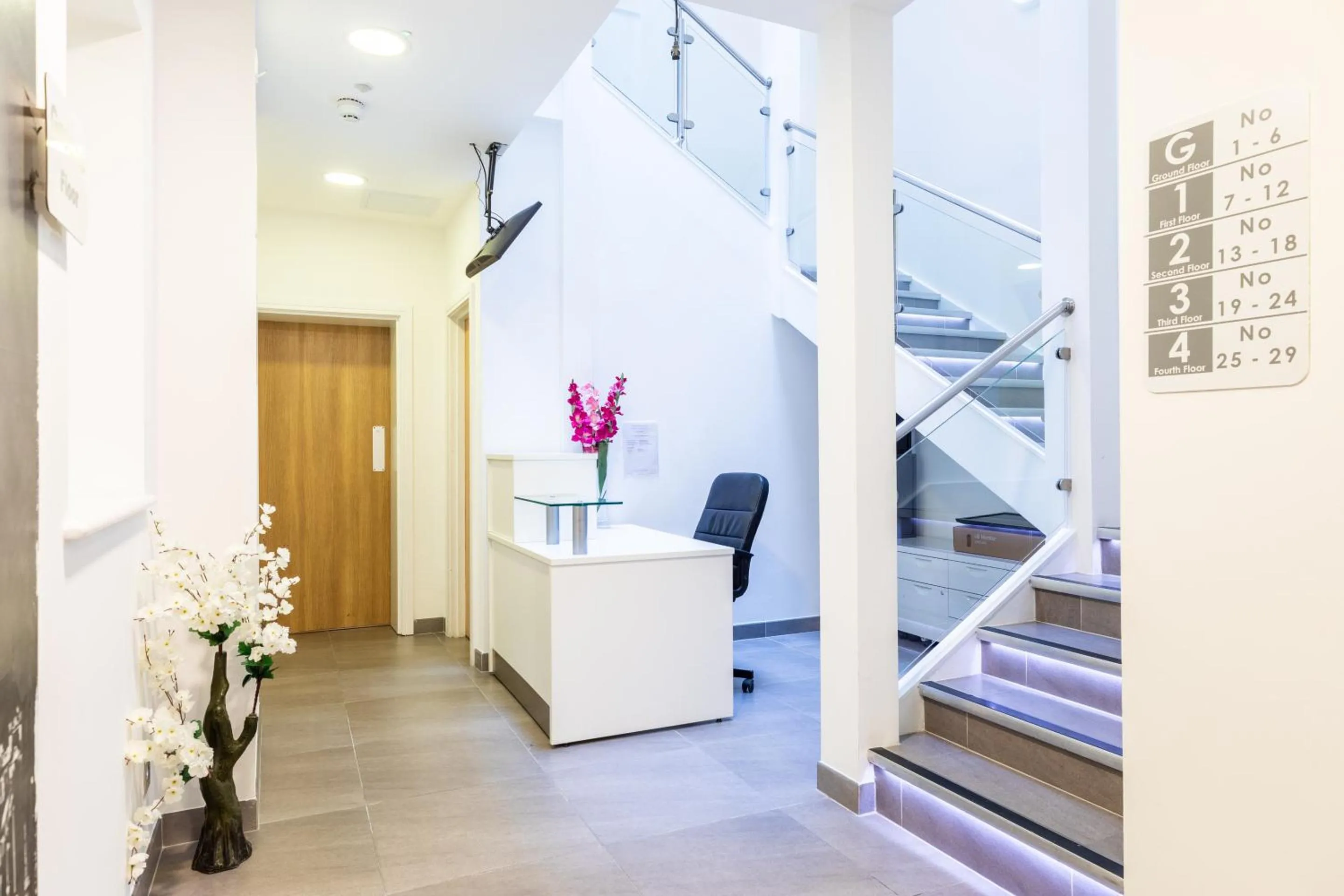 Lobby or reception in Kensington High Street Suites