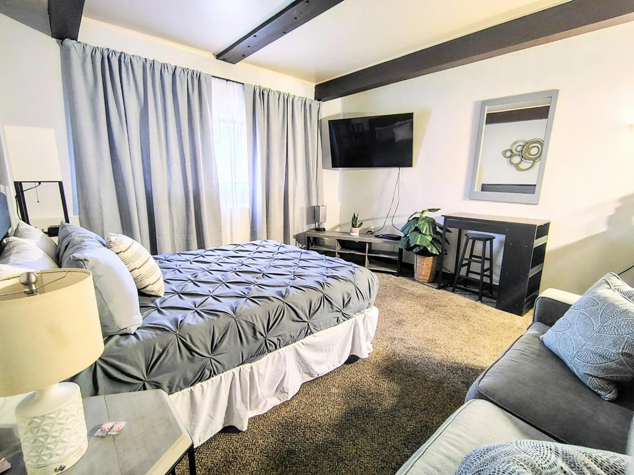 Deluxe Queen Studio  in Aisling Suites