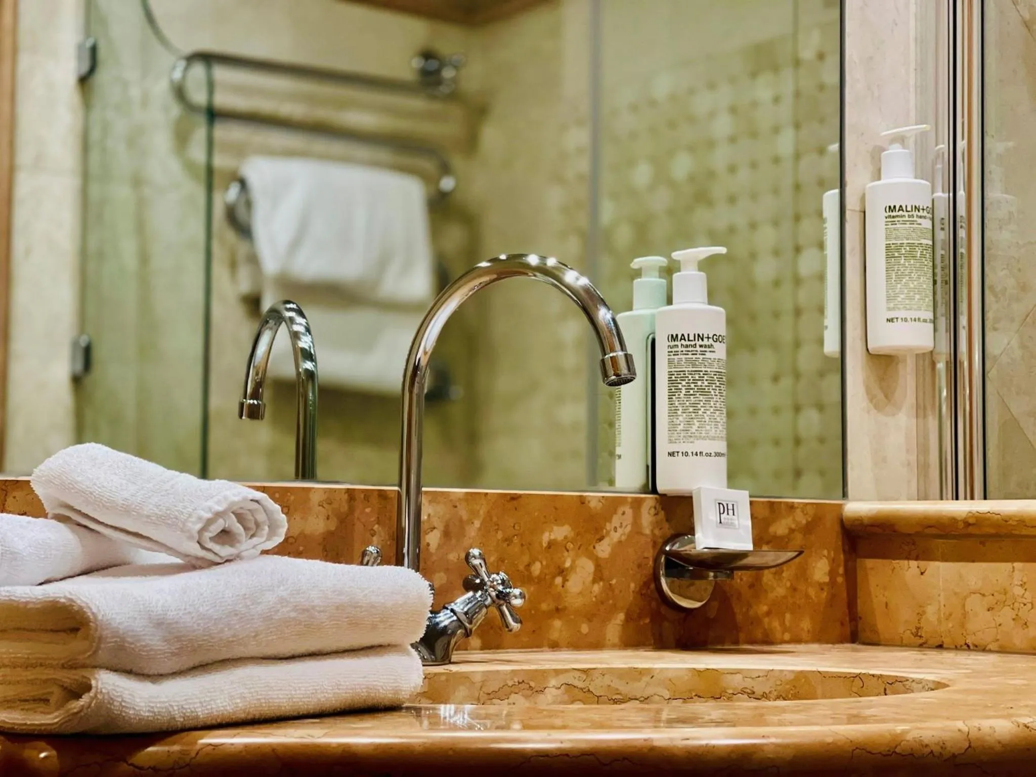 Shower in Palace Hotel Desenzano