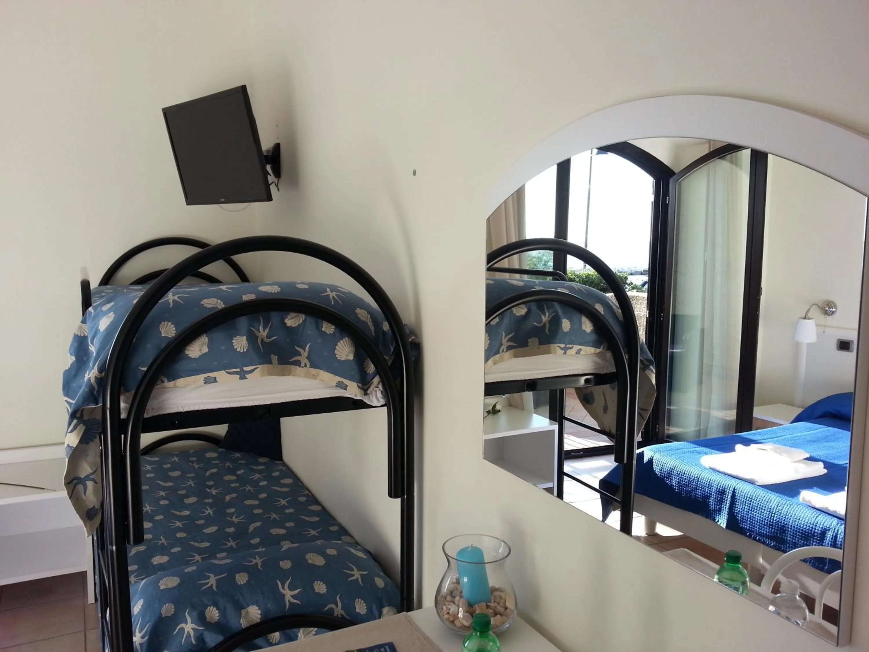 bunk bed, Bed in Hotel Tirreno Formia