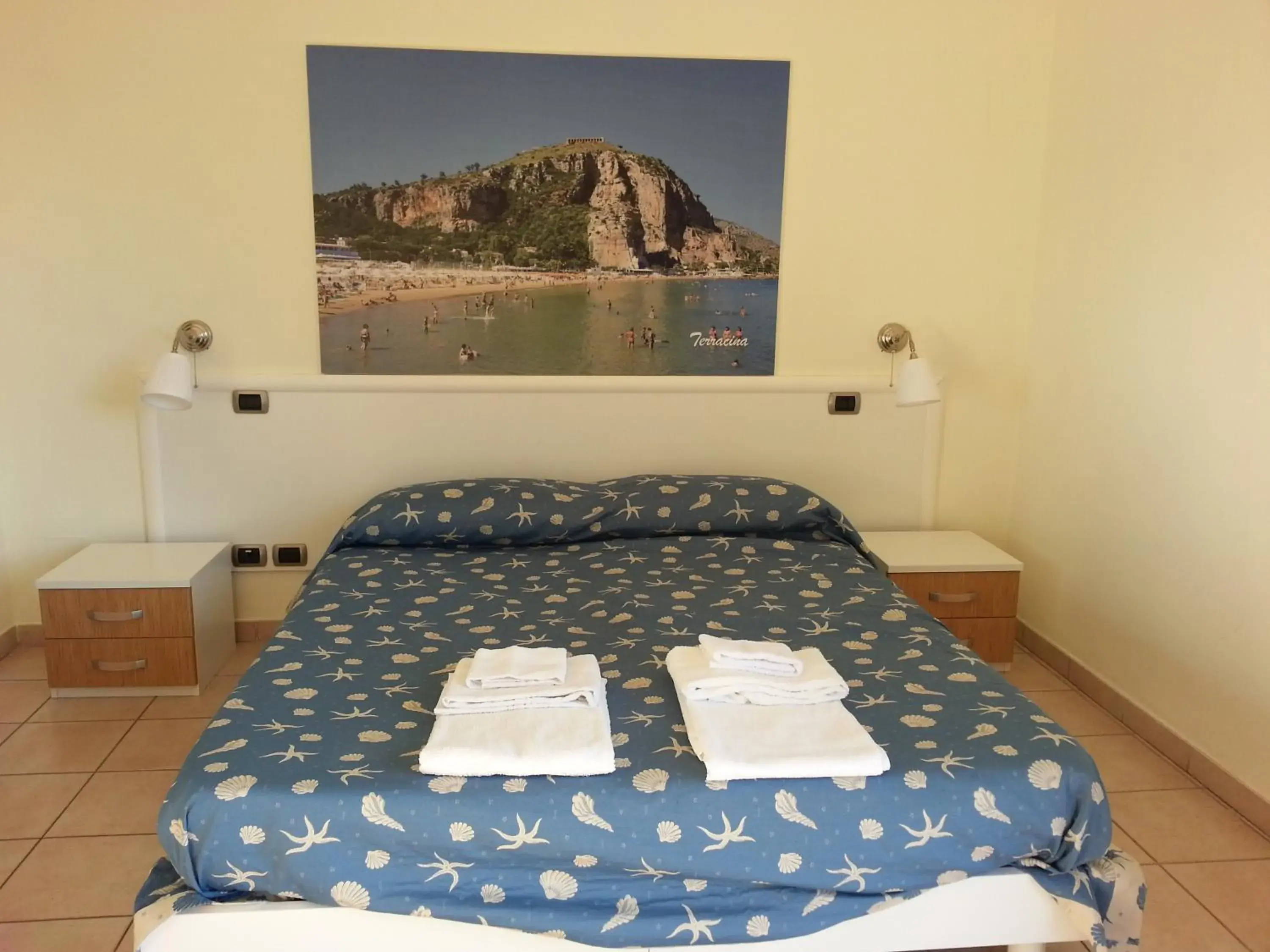 Quadruple Room with Sea View - single occupancy in Hotel Tirreno Formia Quadruple Room with Sea View - single occupancy in Hotel Tirreno Formia