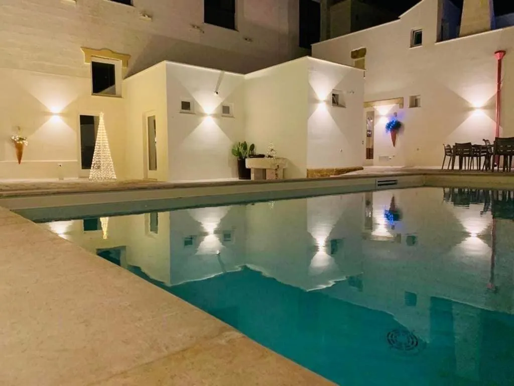 Swimming pool in Tobacco Suite