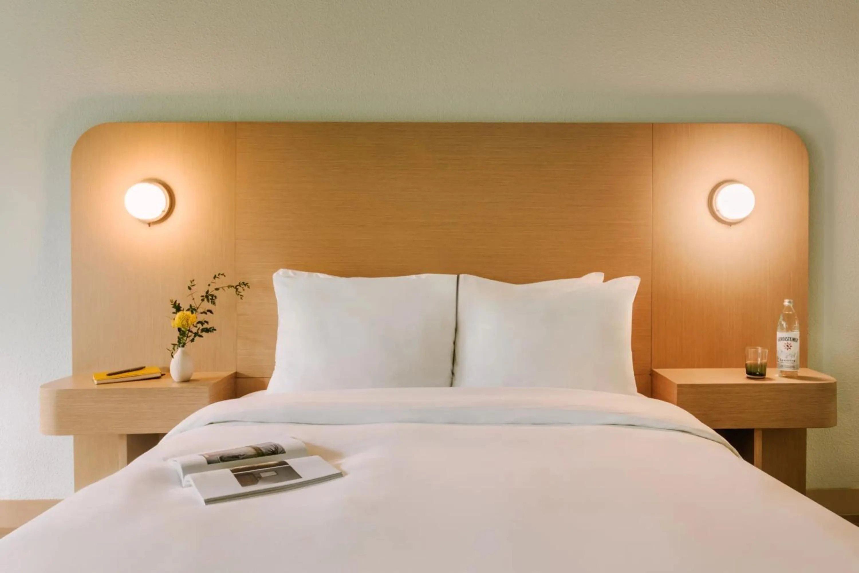 Photo of the whole room, Bed in voco Kissimmee Orlando by IHG